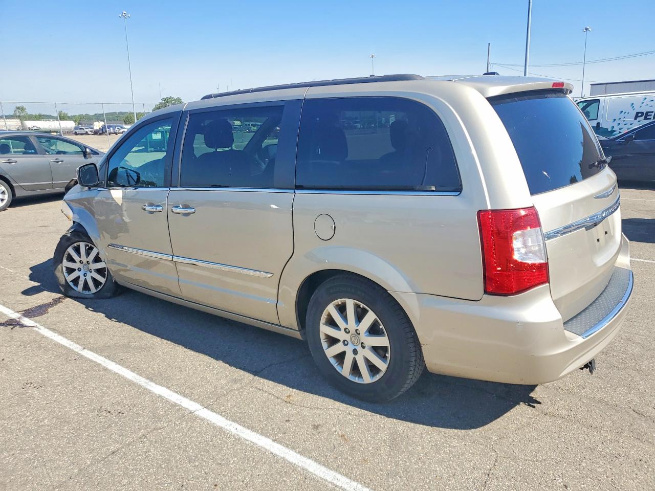 2015 Chrysler Town & Country Touring Beige vin: 2C4RC1BG6FR554012