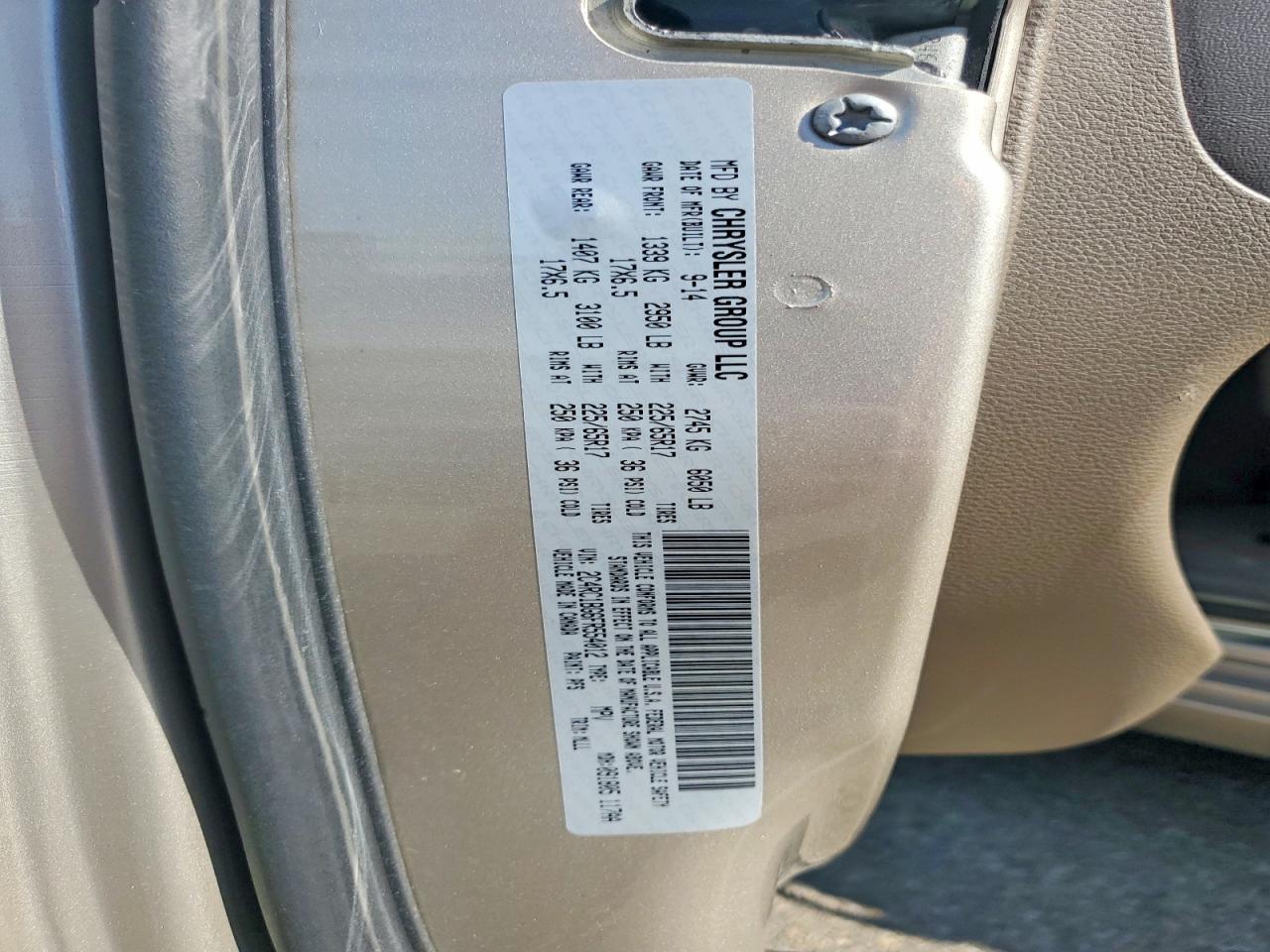 2015 Chrysler Town & Country Touring Beige vin: 2C4RC1BG6FR554012