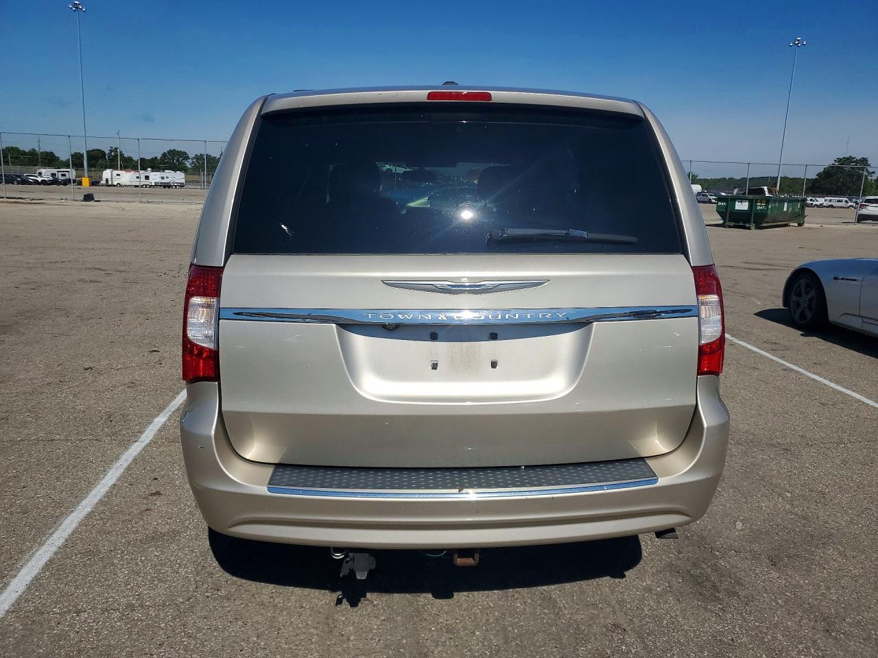 2015 Chrysler Town & Country Touring Beige vin: 2C4RC1BG6FR554012