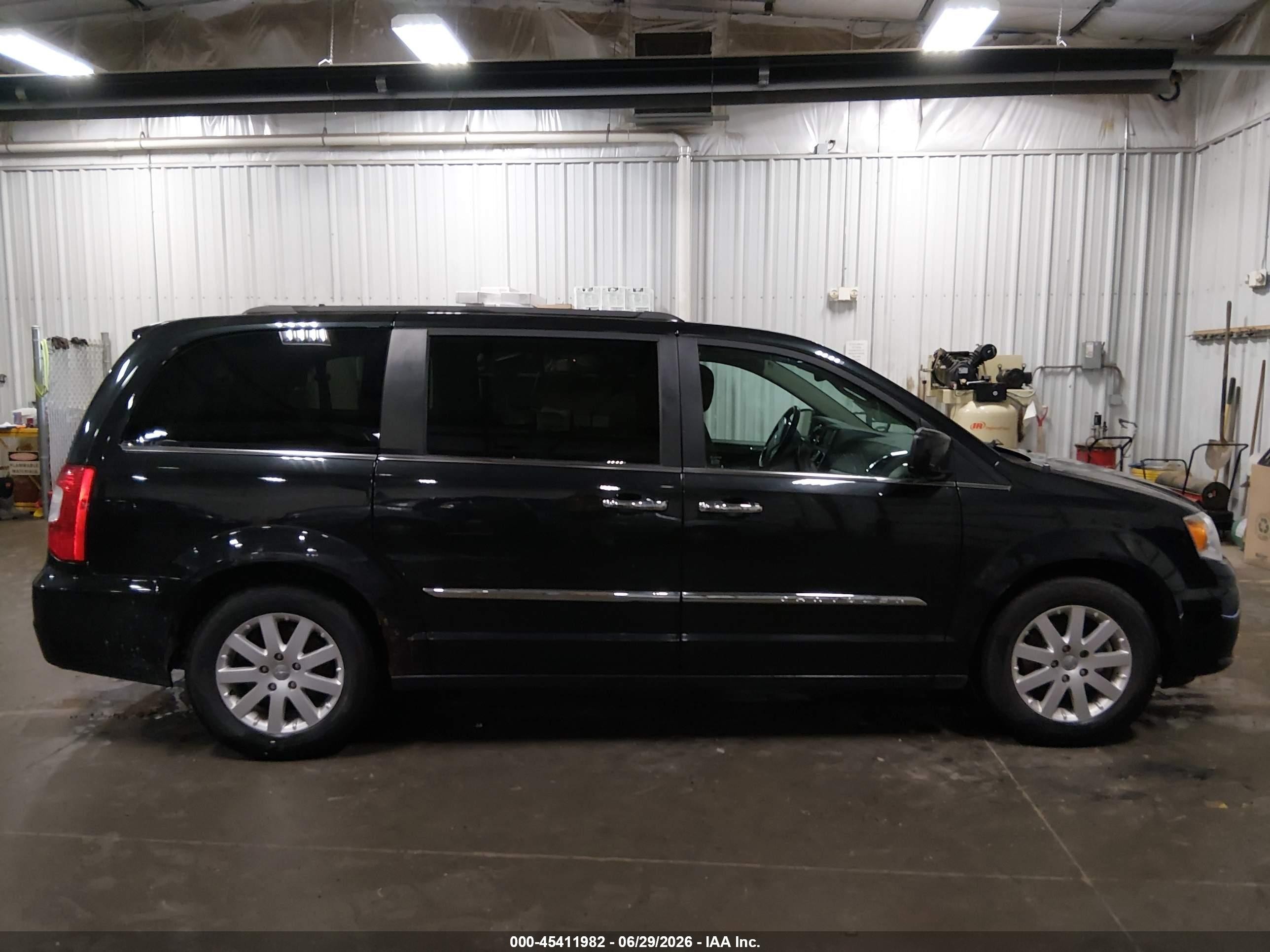 2015 Chrysler Town & Country Touring Бежевый vin: 2C4RC1BG6FR562689