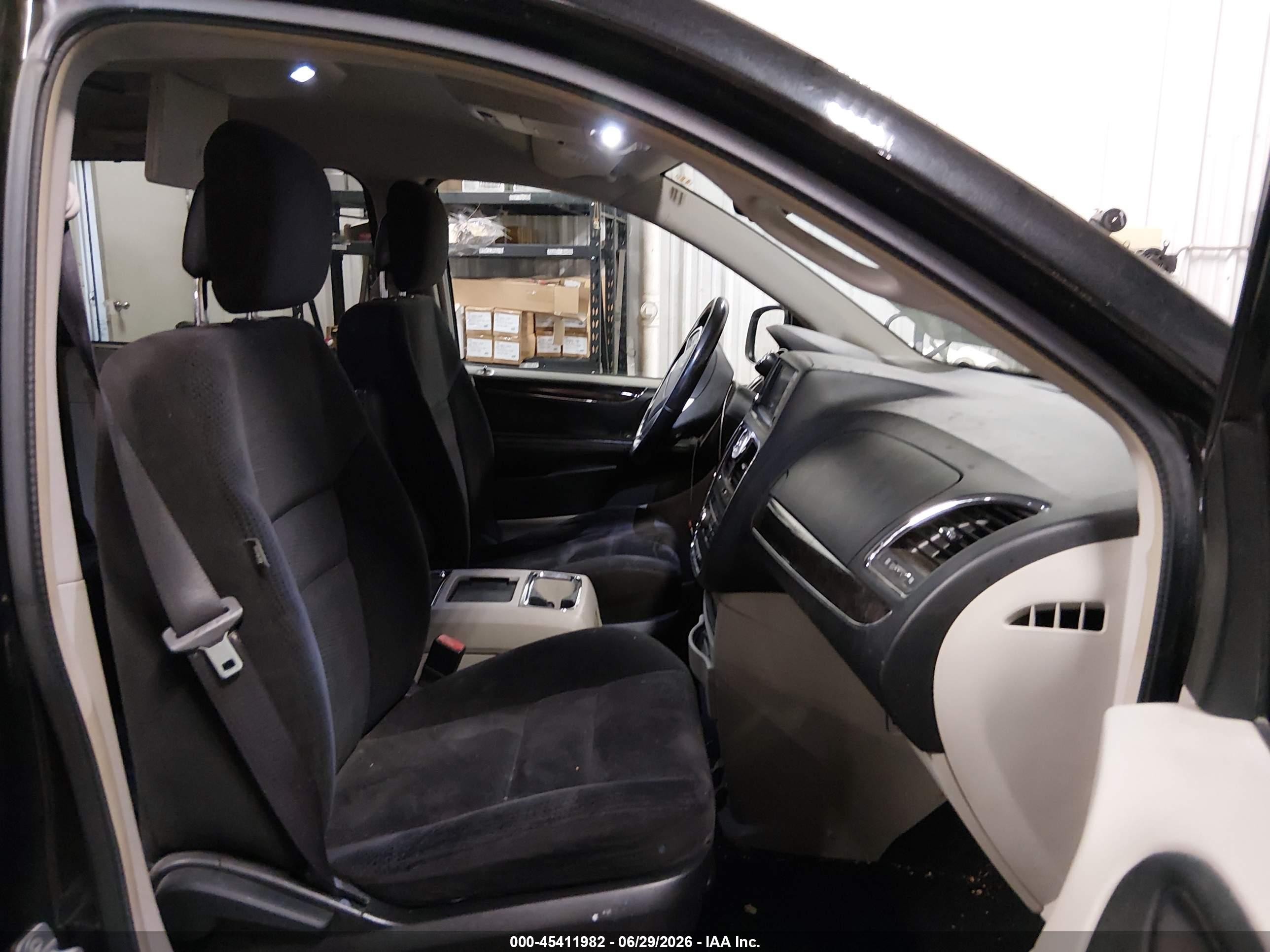 2015 Chrysler Town & Country Touring Бежевый vin: 2C4RC1BG6FR562689