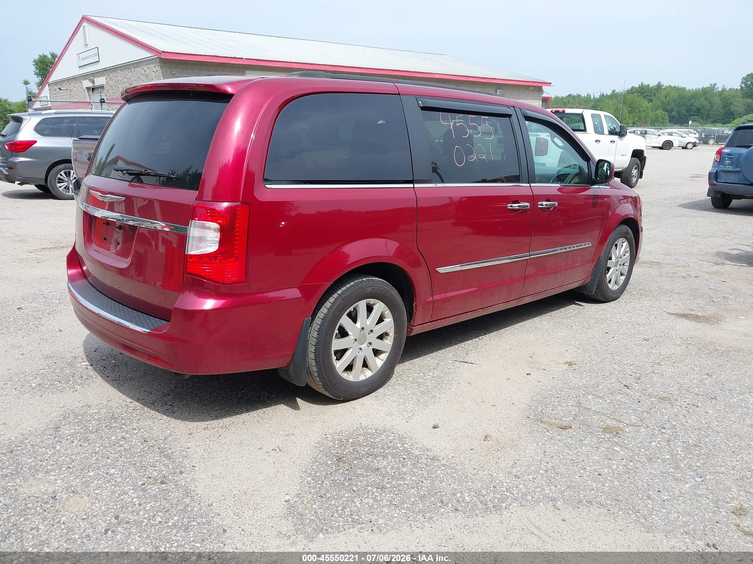 2015 Chrysler Town & Country Touring Red vin: 2C4RC1BG6FR571795