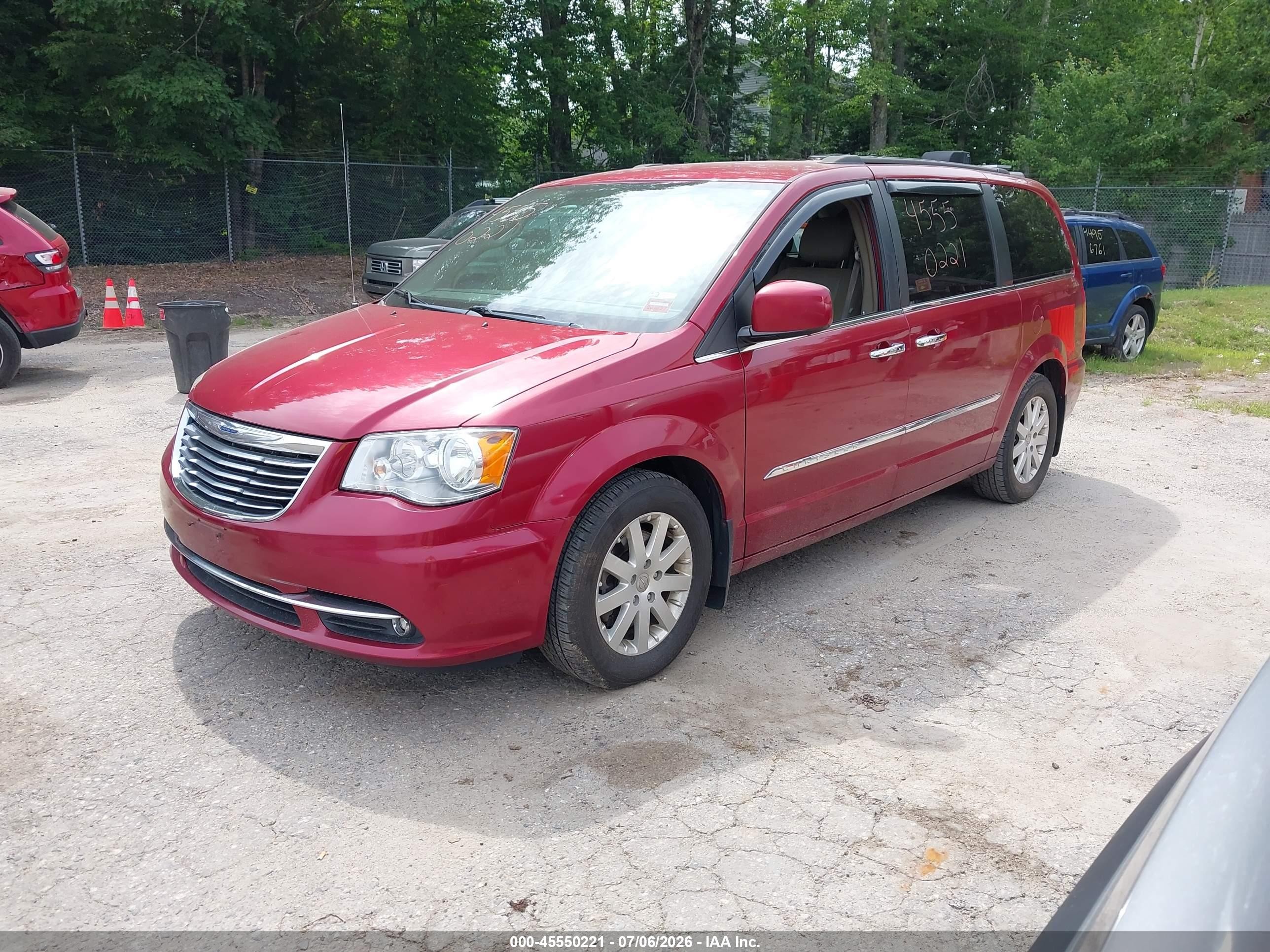 2015 Chrysler Town & Country Touring Red vin: 2C4RC1BG6FR571795