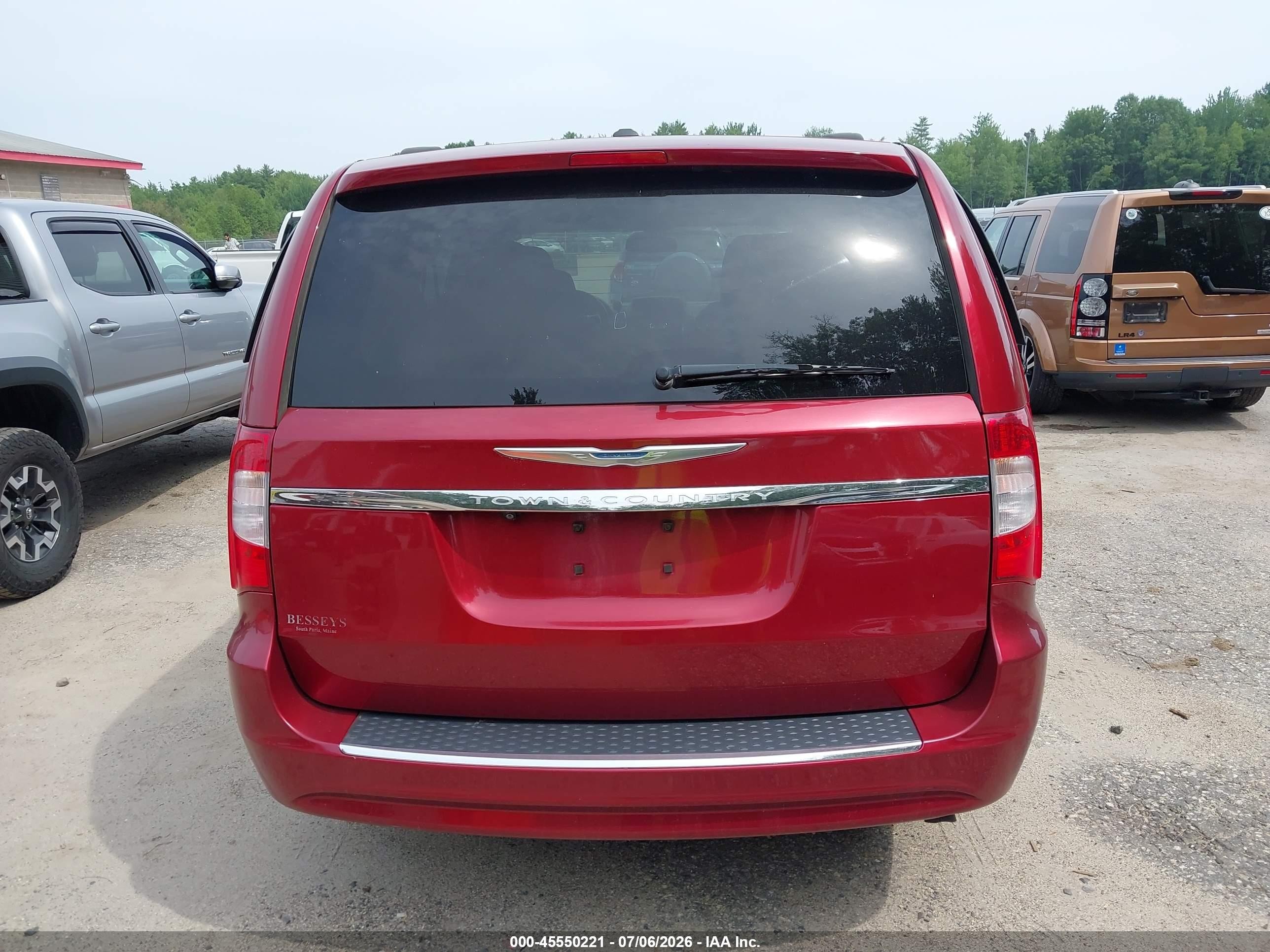 2015 Chrysler Town & Country Touring Red vin: 2C4RC1BG6FR571795