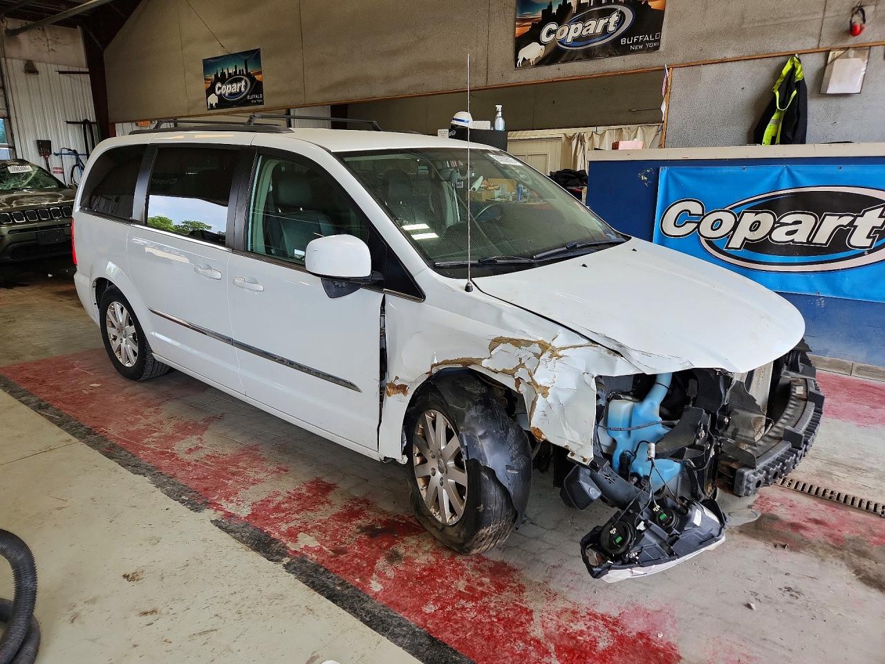 2015 Chrysler Town & Country Touring Белый vin: 2C4RC1BG6FR594672