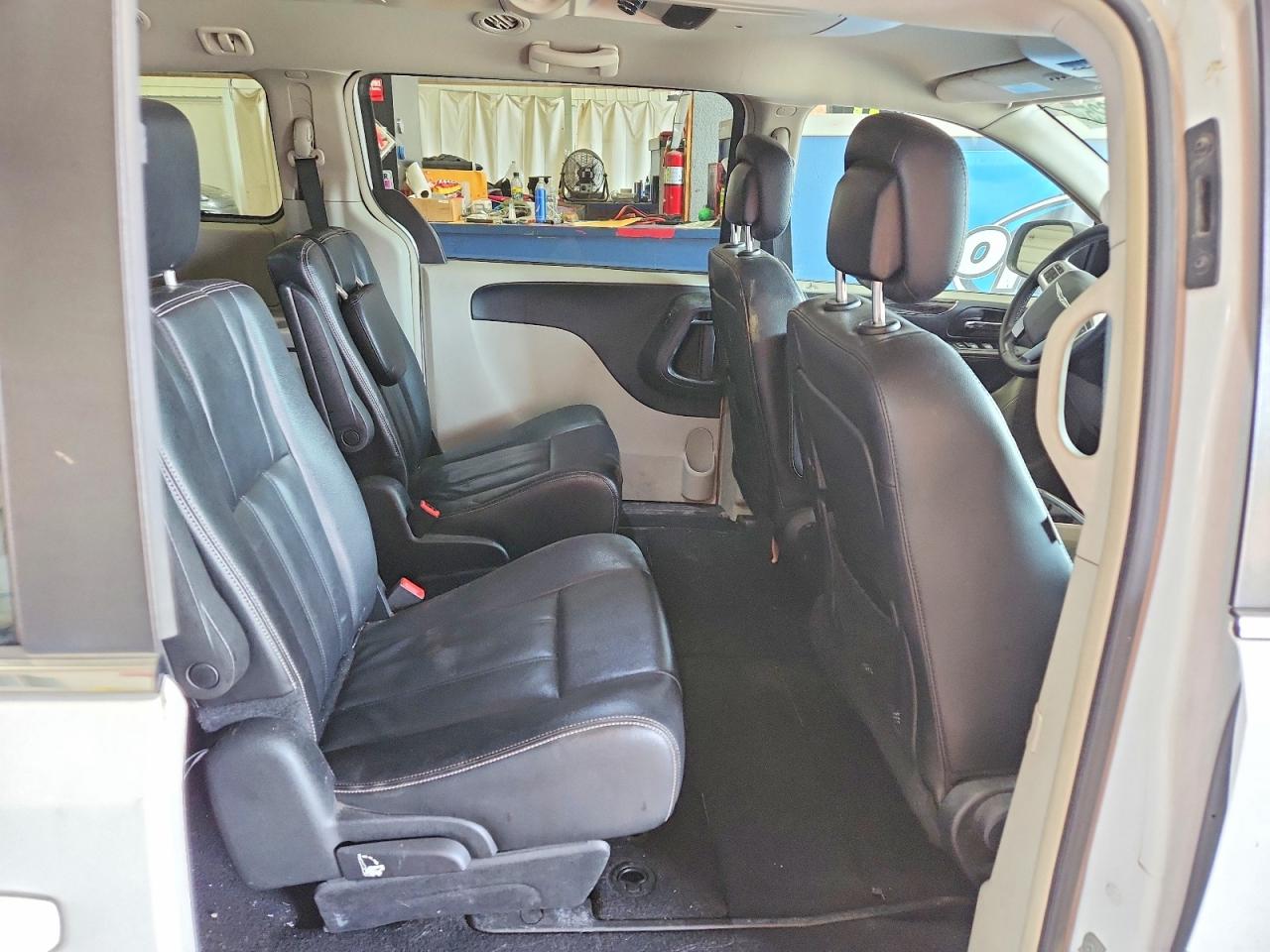 2015 Chrysler Town & Country Touring Белый vin: 2C4RC1BG6FR594672