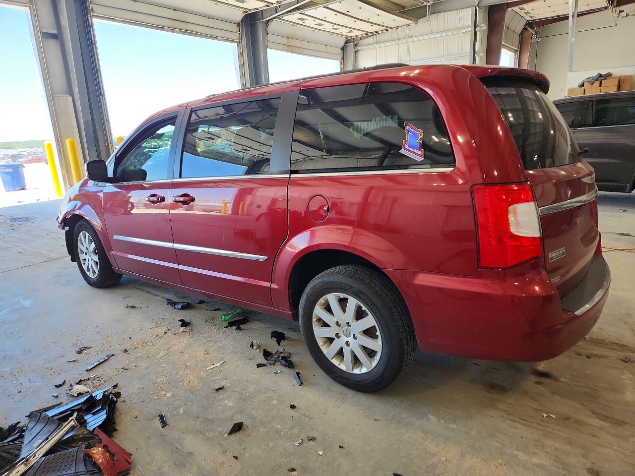 2015 Chrysler Town & Cnt Red vin: 2C4RC1BG6FR608778