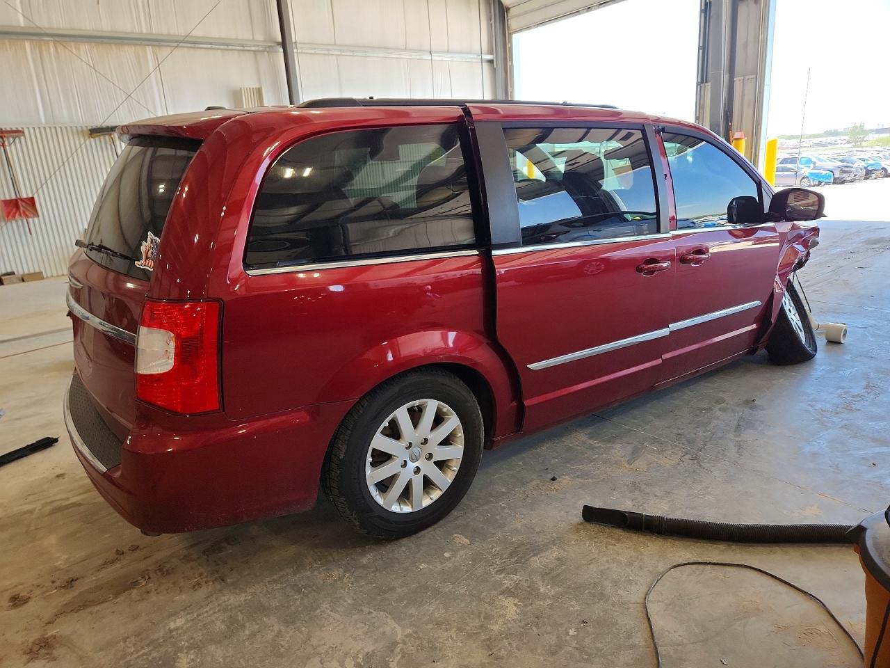 2015 Chrysler Town & Cnt Red vin: 2C4RC1BG6FR608778