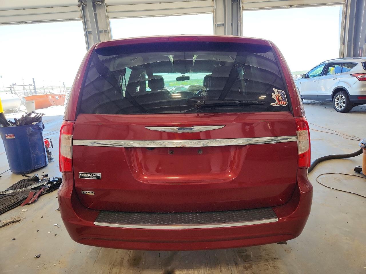 2015 Chrysler Town & Cnt Red vin: 2C4RC1BG6FR608778