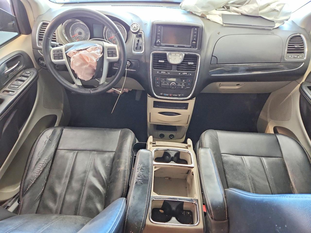 2015 Chrysler Town & Cnt Red vin: 2C4RC1BG6FR608778