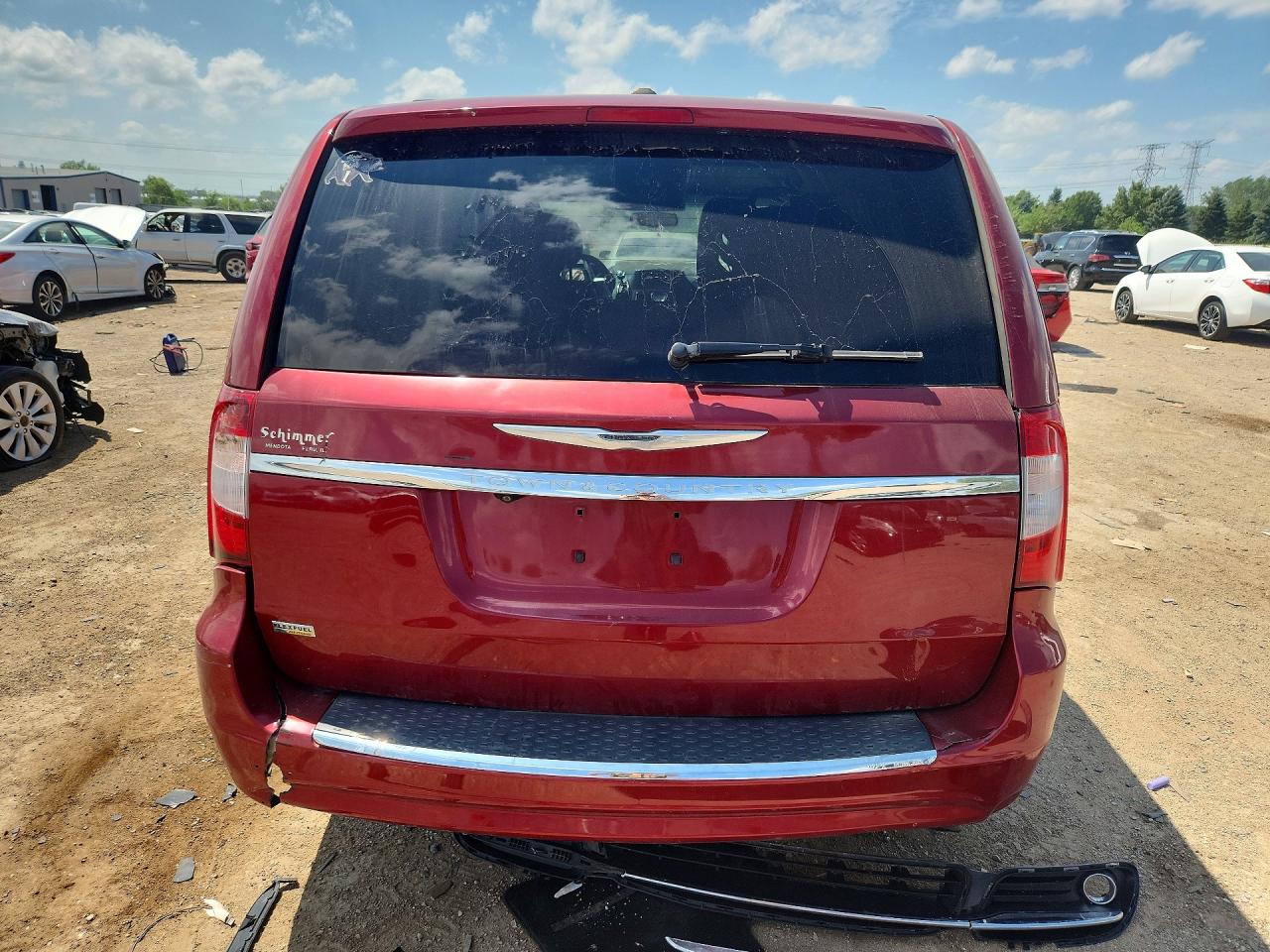 2015 Chrysler Town & Country Touring Red vin: 2C4RC1BG6FR644325