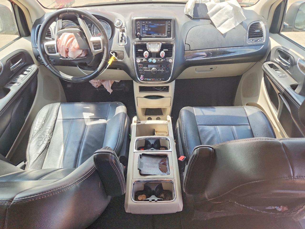 2015 Chrysler Town & Country Touring Red vin: 2C4RC1BG6FR644325