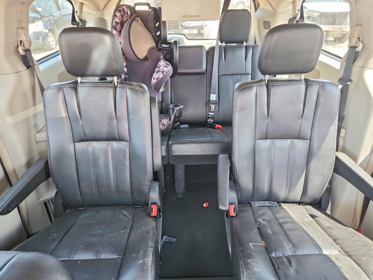 2015 Chrysler Town & Country Touring Red vin: 2C4RC1BG6FR644325