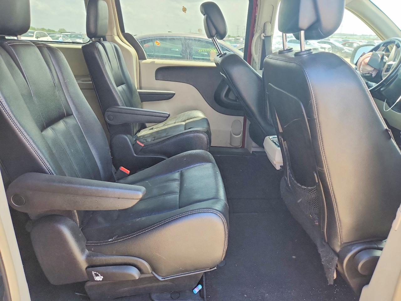 2015 Chrysler Town & Country Touring Red vin: 2C4RC1BG6FR644325