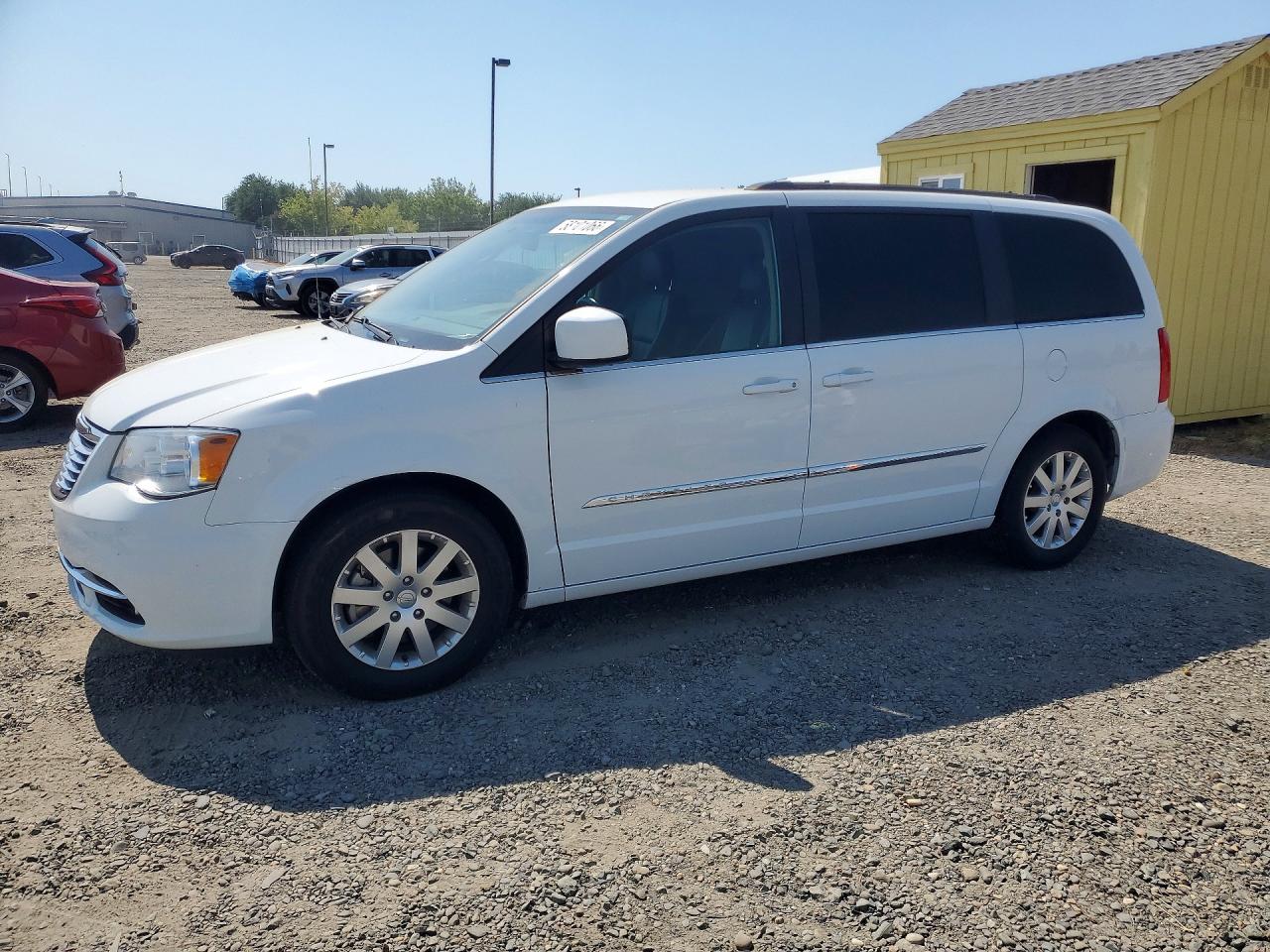 2015 Chrysler Town & Country Touring White vin: 2C4RC1BG6FR645474