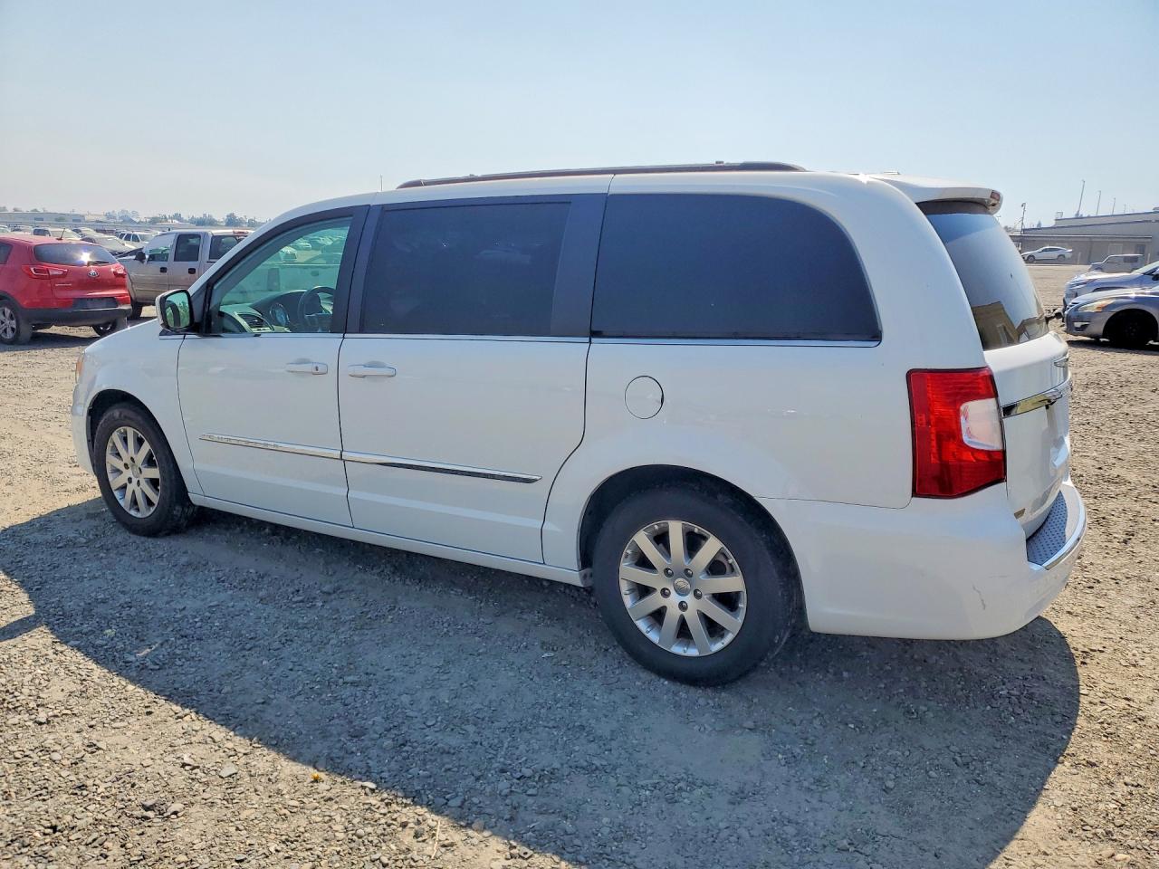 2015 Chrysler Town & Country Touring White vin: 2C4RC1BG6FR645474