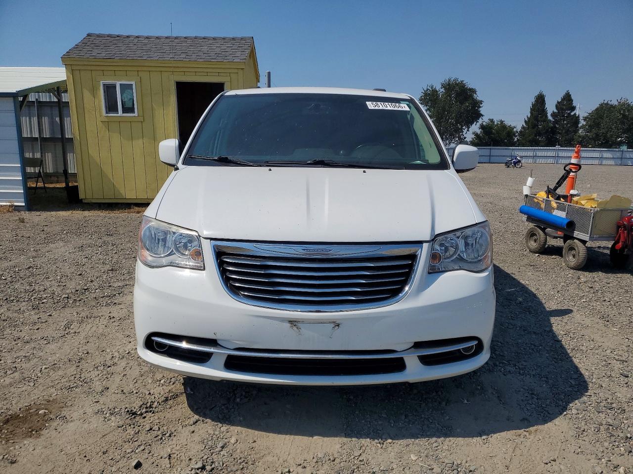 2015 Chrysler Town & Country Touring White vin: 2C4RC1BG6FR645474
