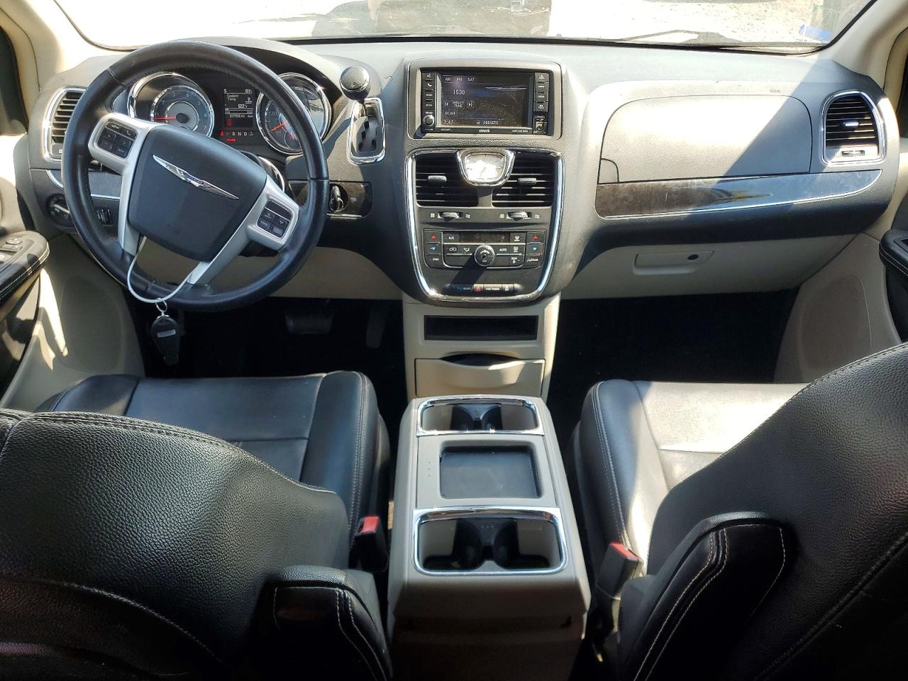 2015 Chrysler Town & Country Touring White vin: 2C4RC1BG6FR645474