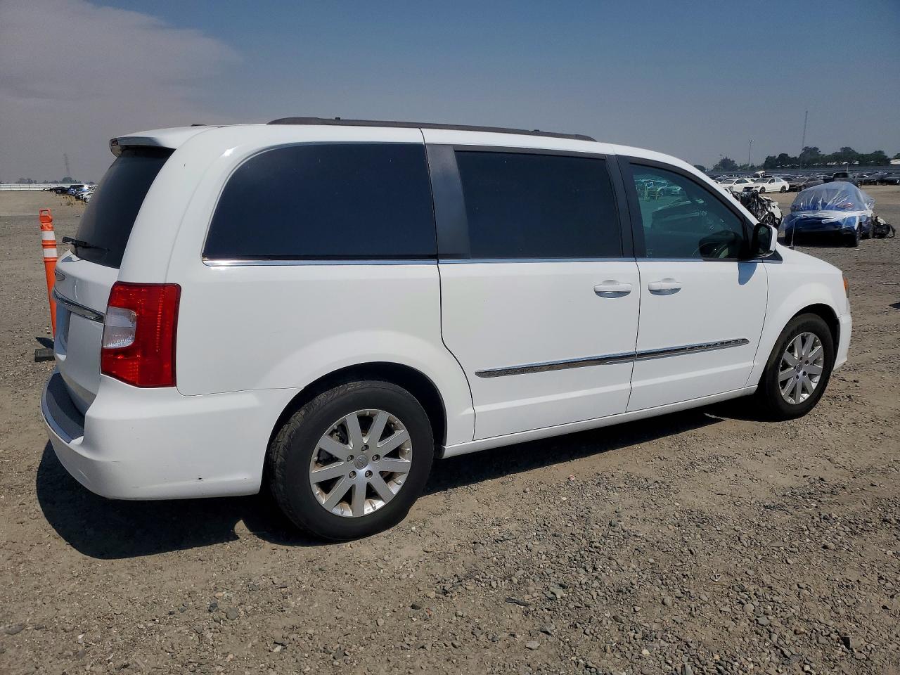 2015 Chrysler Town & Country Touring White vin: 2C4RC1BG6FR645474