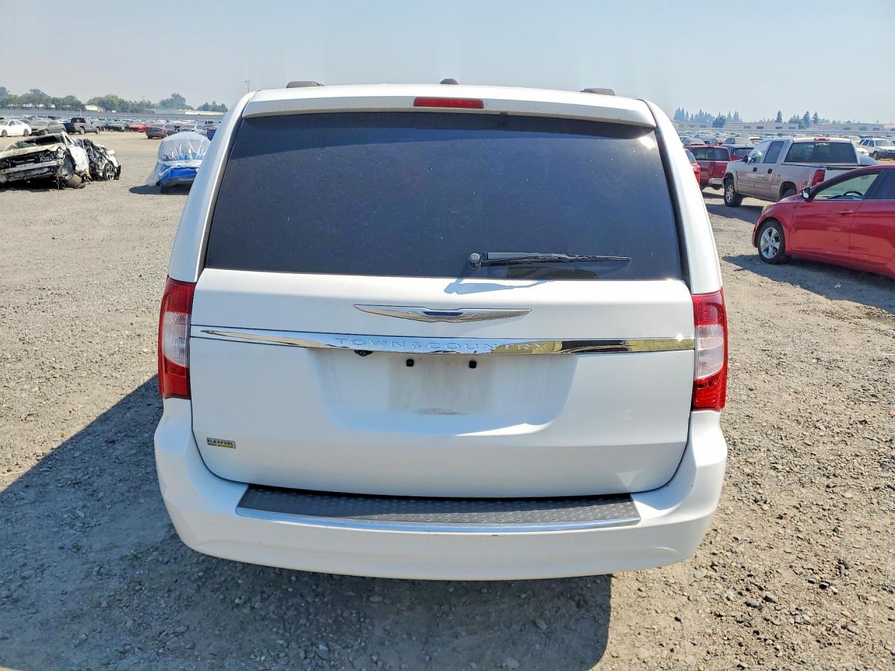 2015 Chrysler Town & Country Touring White vin: 2C4RC1BG6FR645474