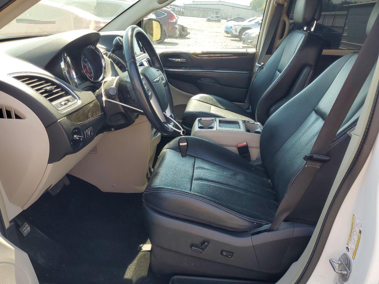 2015 Chrysler Town & Country Touring White vin: 2C4RC1BG6FR645474