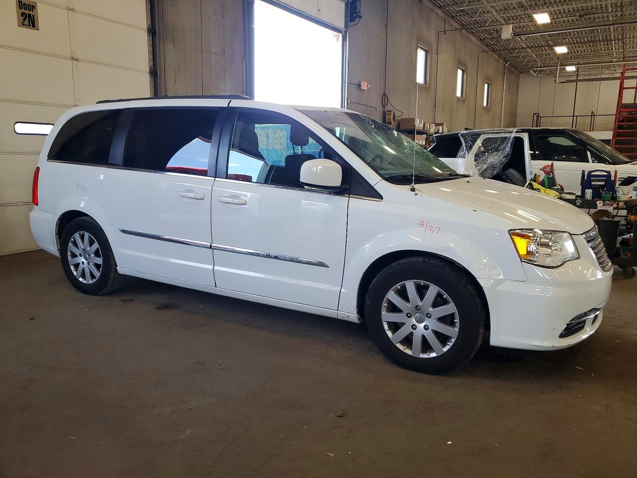 2015 Chrysler Town & Country Touring Белый vin: 2C4RC1BG6FR655017