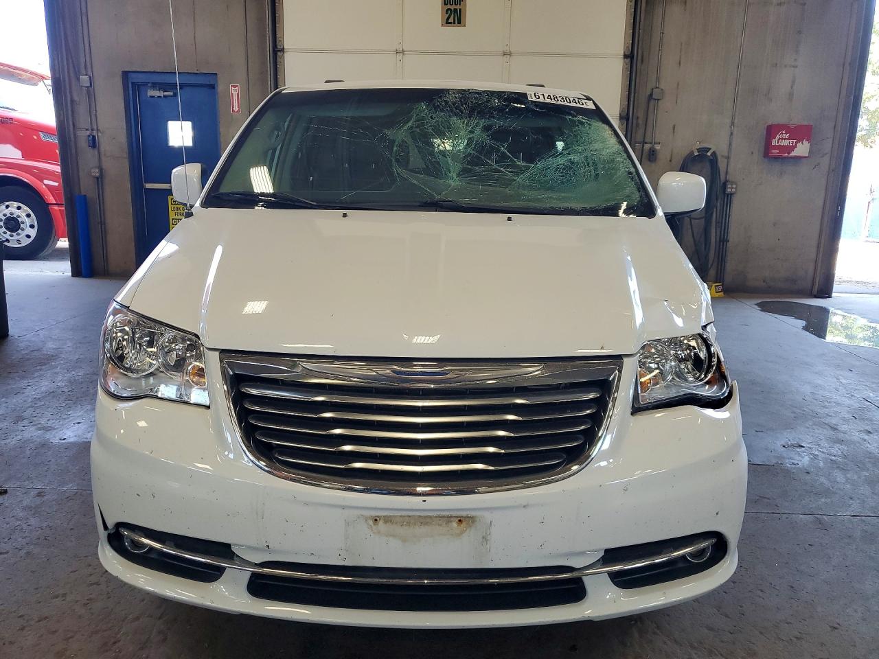 2015 Chrysler Town & Country Touring Белый vin: 2C4RC1BG6FR655017