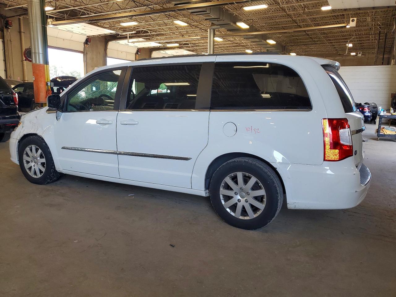 2015 Chrysler Town & Country Touring Белый vin: 2C4RC1BG6FR655017