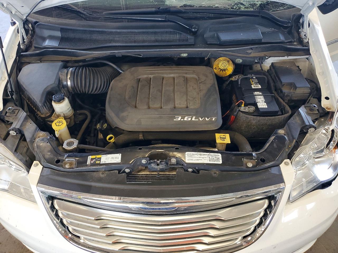 2015 Chrysler Town & Country Touring Белый vin: 2C4RC1BG6FR655017