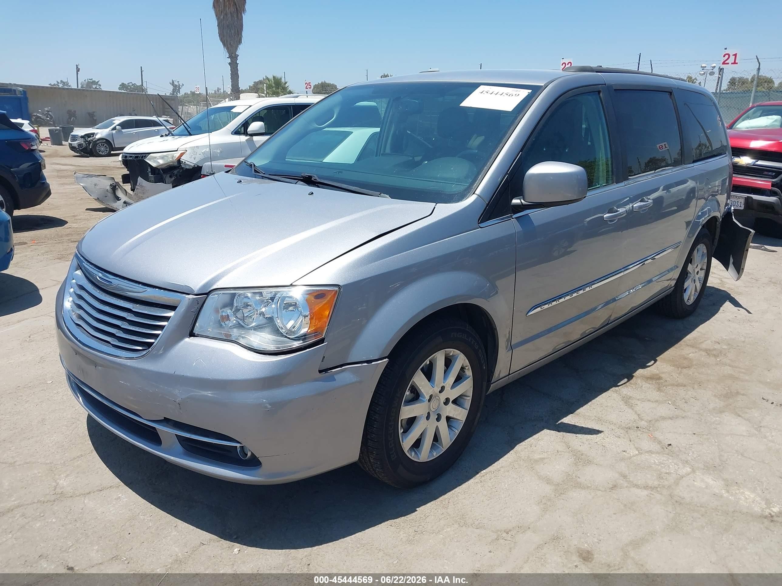 2015 Chrysler Town & Country Touring Silver vin: 2C4RC1BG6FR655311