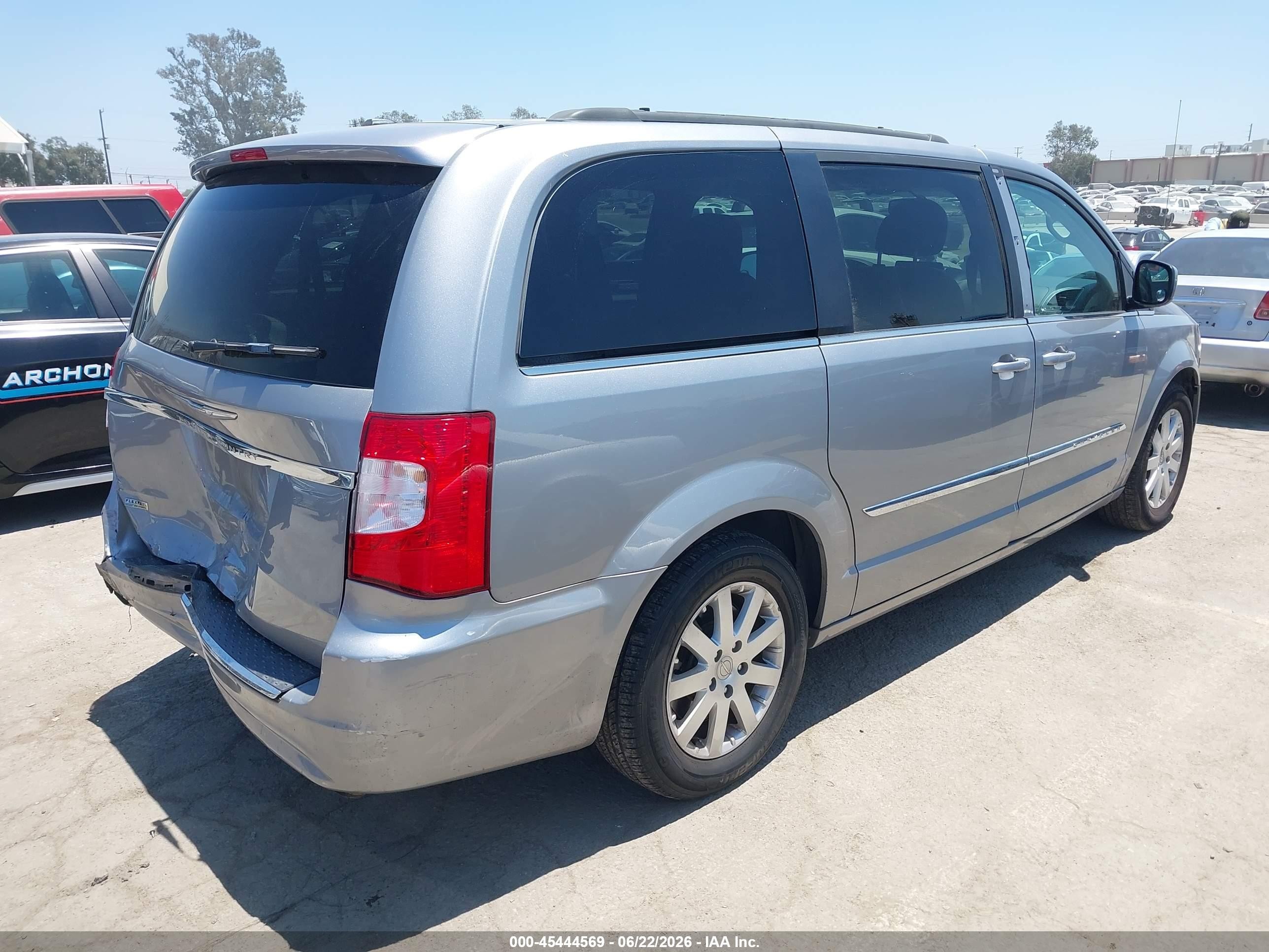 2015 Chrysler Town & Country Touring Silver vin: 2C4RC1BG6FR655311