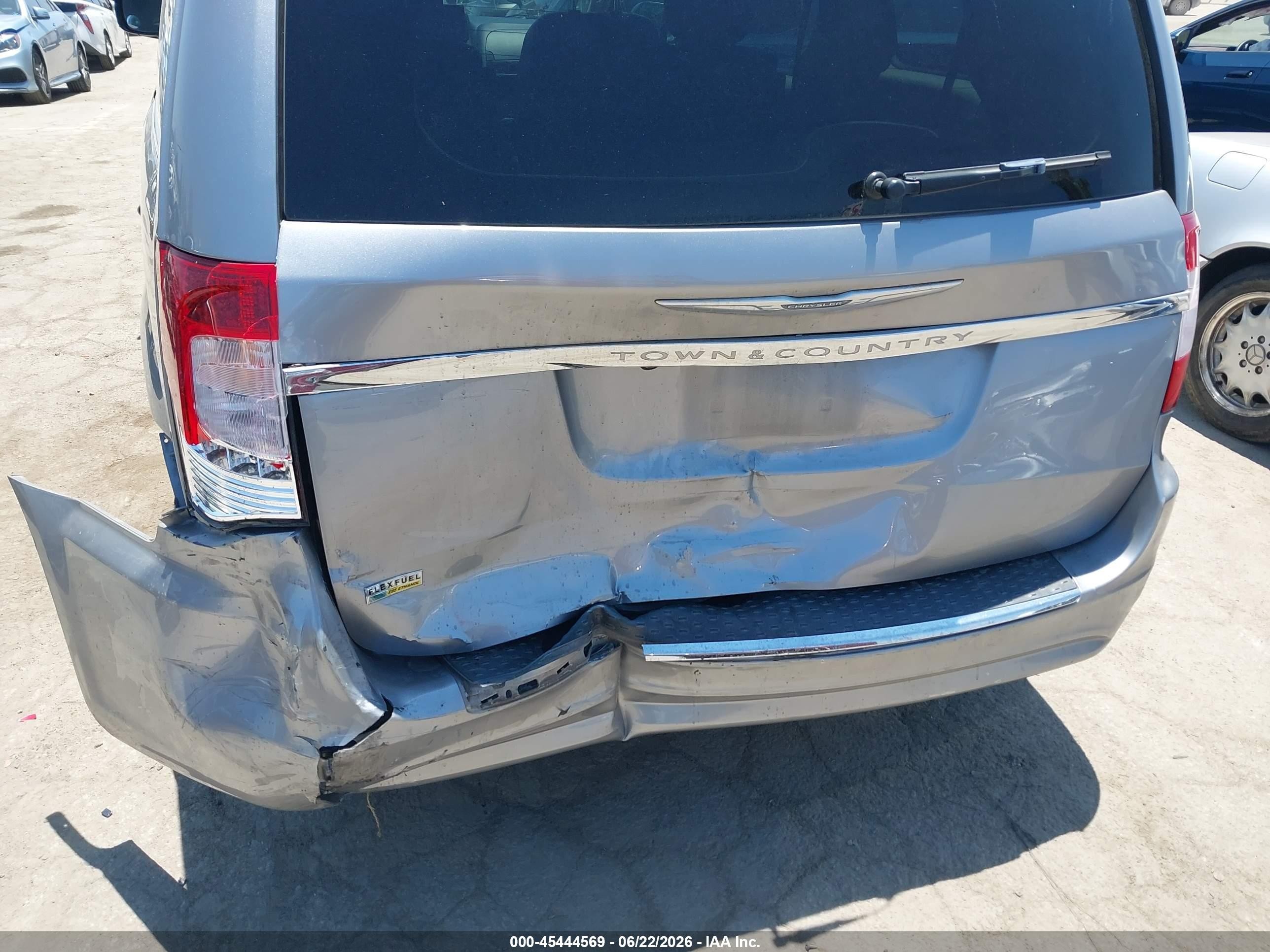 2015 Chrysler Town & Country Touring Silver vin: 2C4RC1BG6FR655311