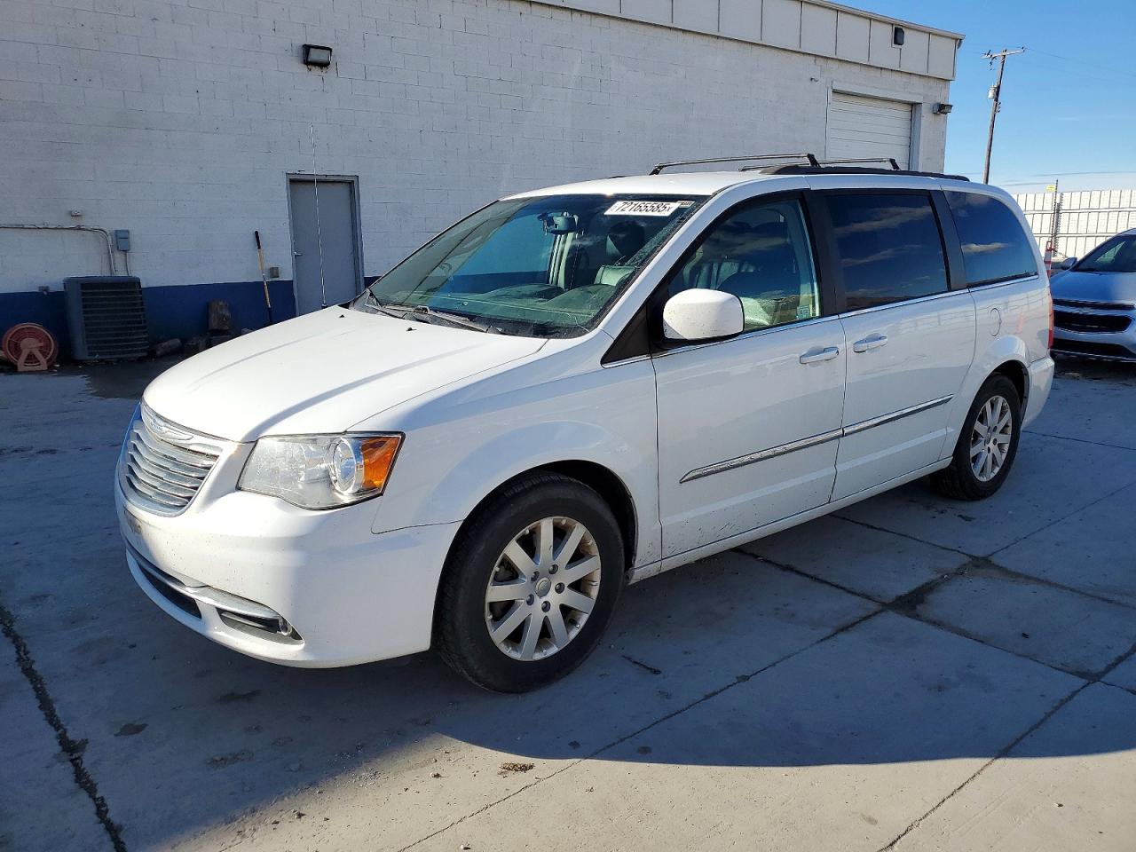 2015 Chrysler Town & Country Touring White vin: 2C4RC1BG6FR716186