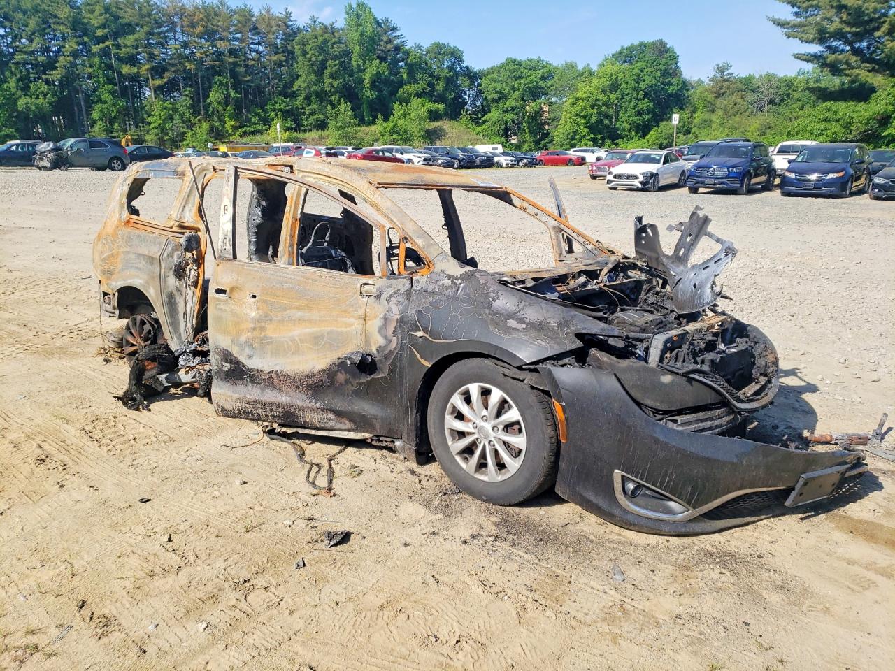 2017 Chrysler Pacifica Touring L Burn vin: 2C4RC1BG6HR609495