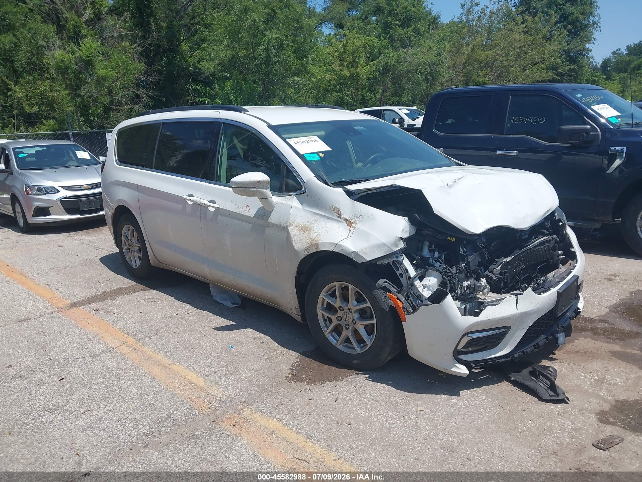 2022 Chrysler Pacifica Touring L White vin: 2C4RC1BG6NR182704