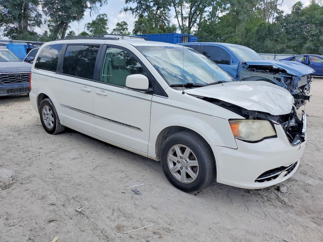 2013 Chrysler Town & Country Touring Silver vin: 2C4RC1BG7DR503518