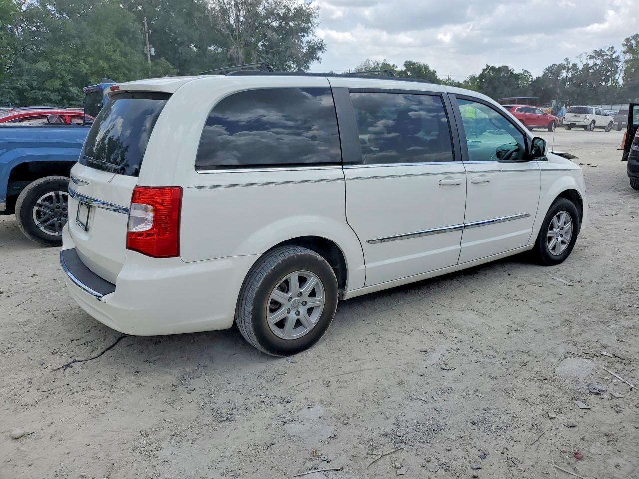 2013 Chrysler Town & Country Touring Silver vin: 2C4RC1BG7DR503518