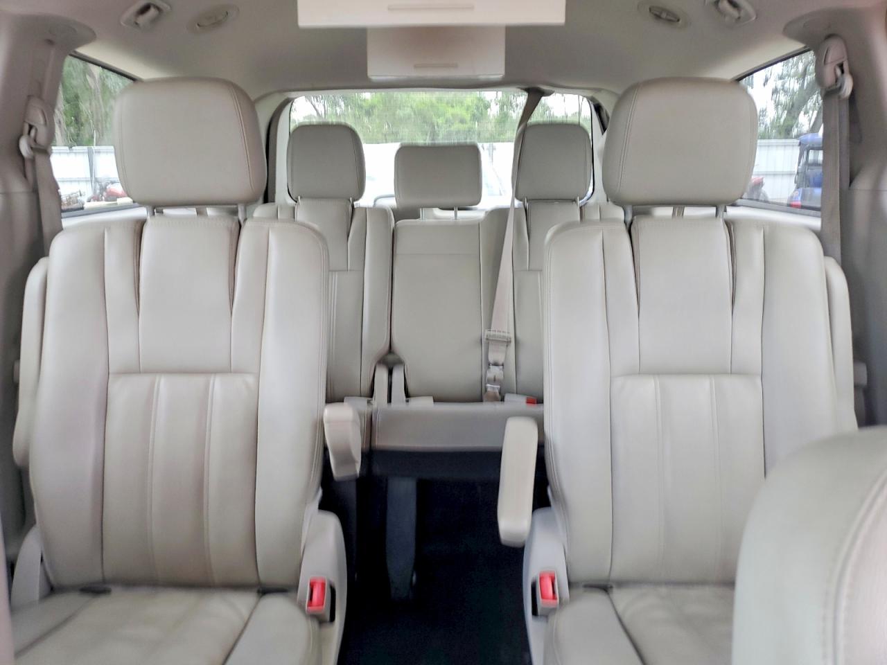 2013 Chrysler Town & Country Touring Silver vin: 2C4RC1BG7DR503518