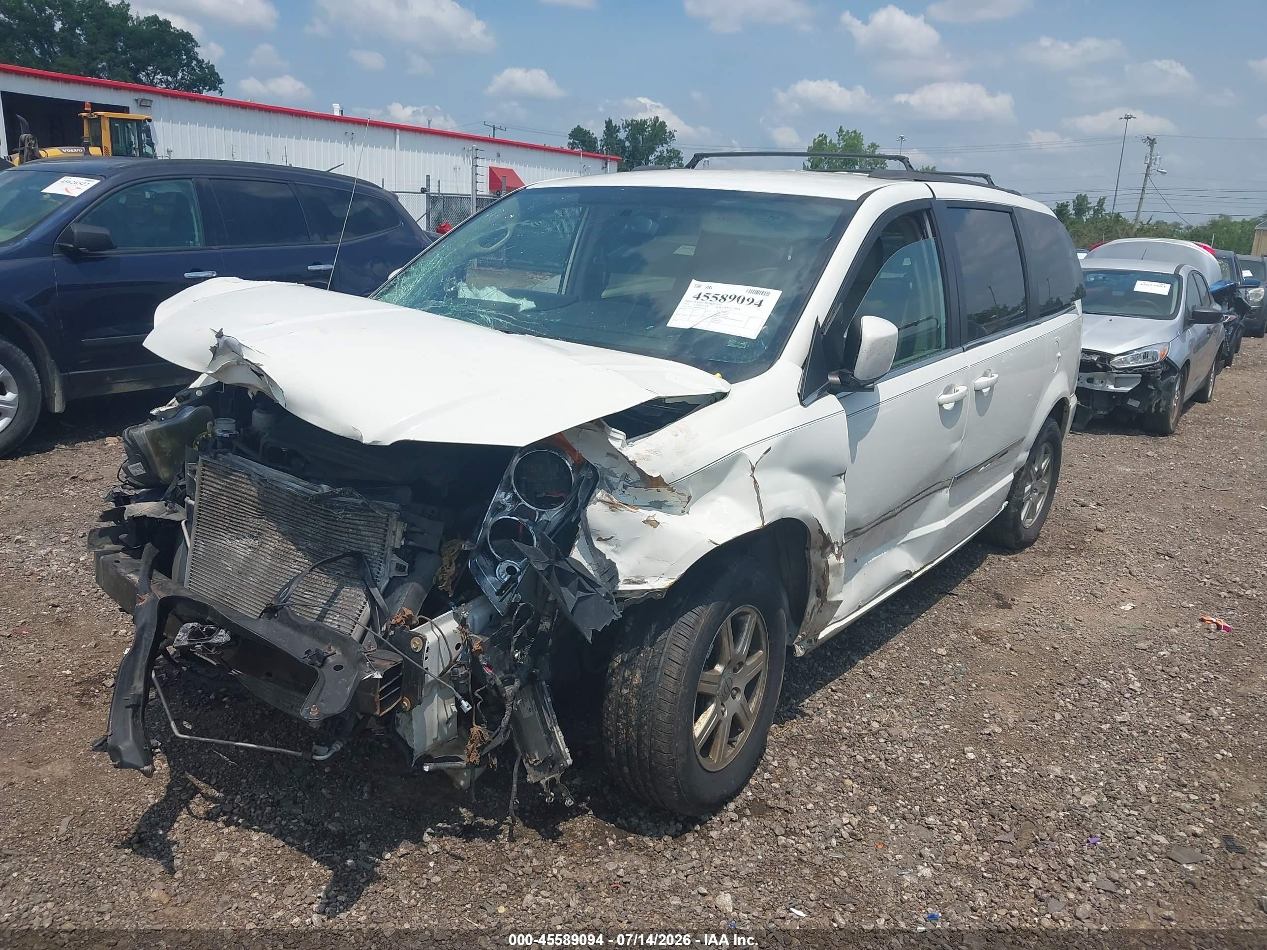 2013 Chrysler Town & Country Touring White vin: 2C4RC1BG7DR556638