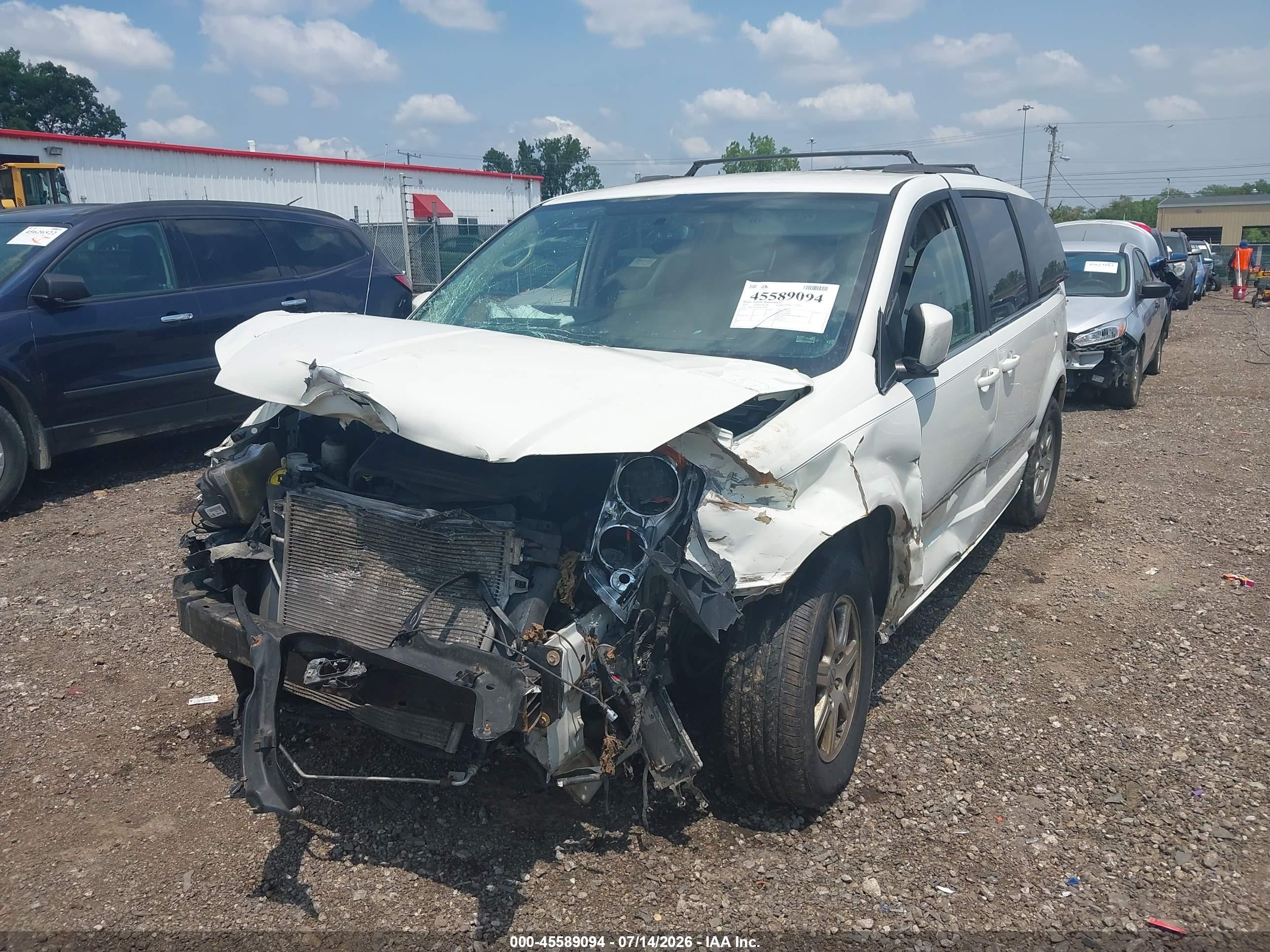 2013 Chrysler Town & Country Touring White vin: 2C4RC1BG7DR556638
