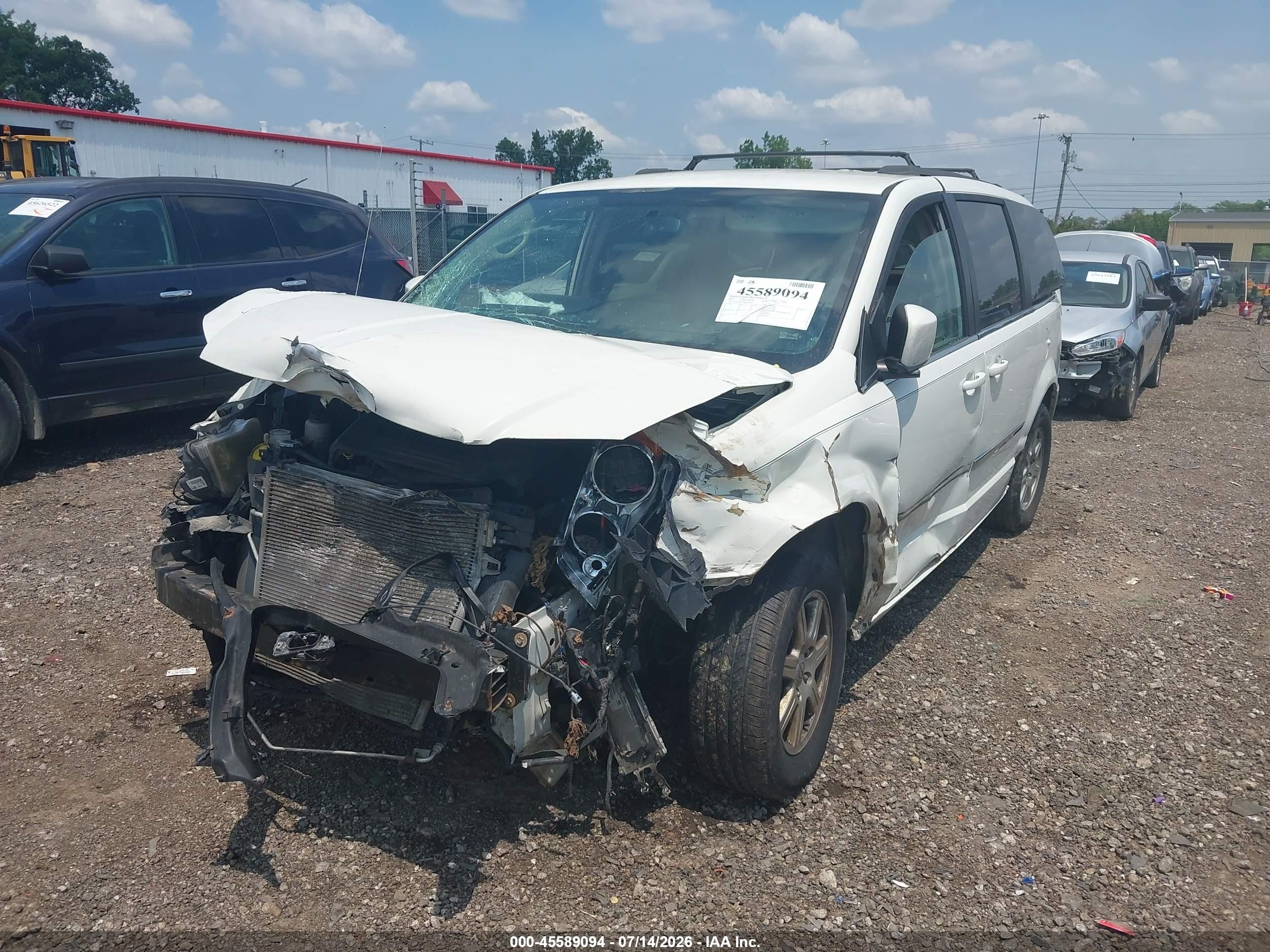 2013 Chrysler Town & Country Touring White vin: 2C4RC1BG7DR556638