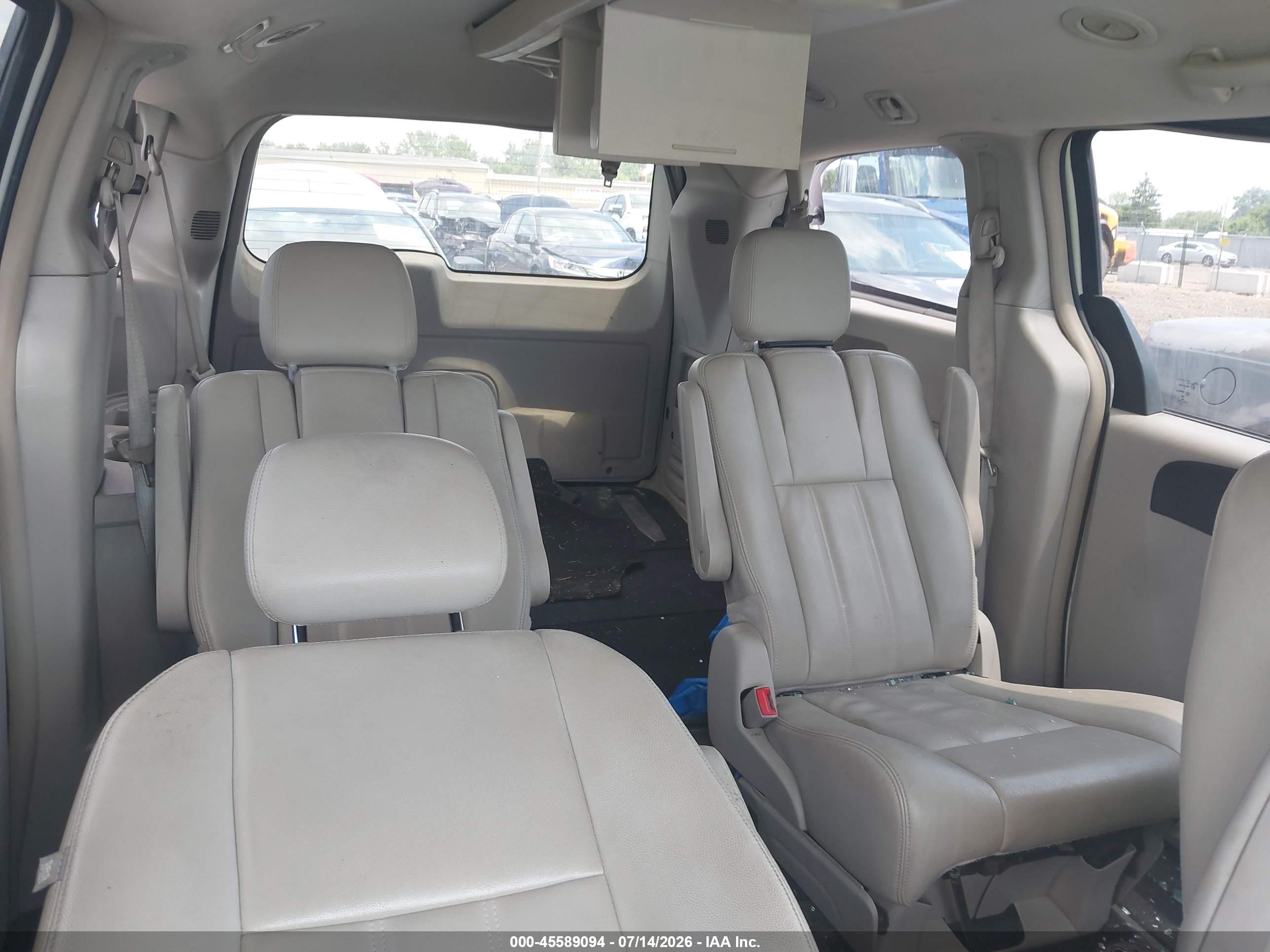 2013 Chrysler Town & Country Touring White vin: 2C4RC1BG7DR556638