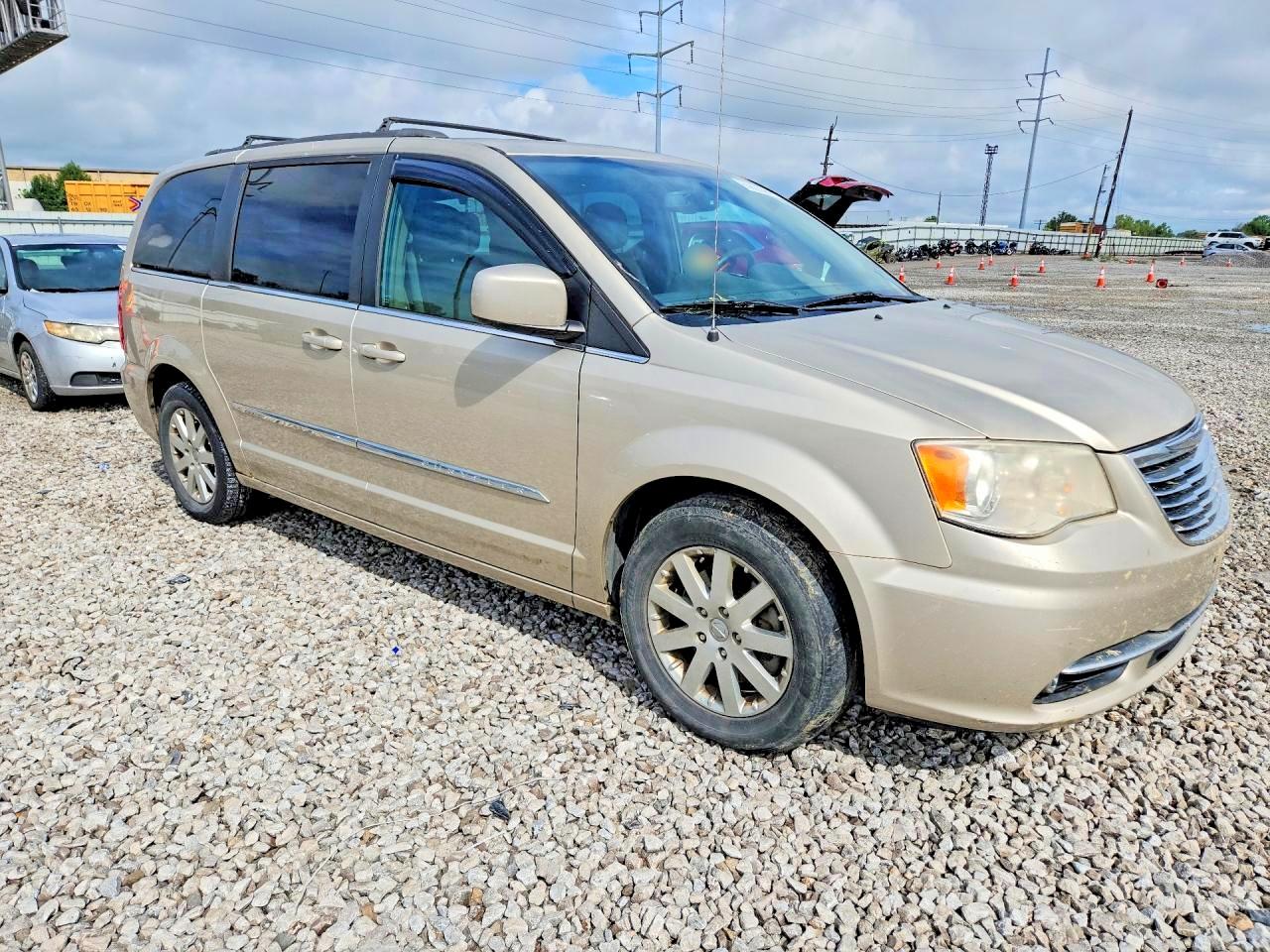 2013 Chrysler Town & Country Touring Золотой vin: 2C4RC1BG7DR625280