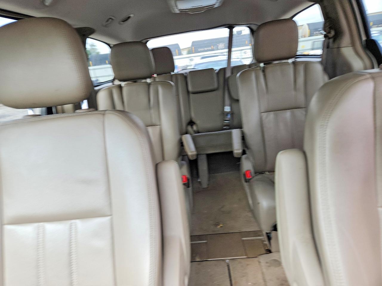 2013 Chrysler Town & Country Touring Золотой vin: 2C4RC1BG7DR625280