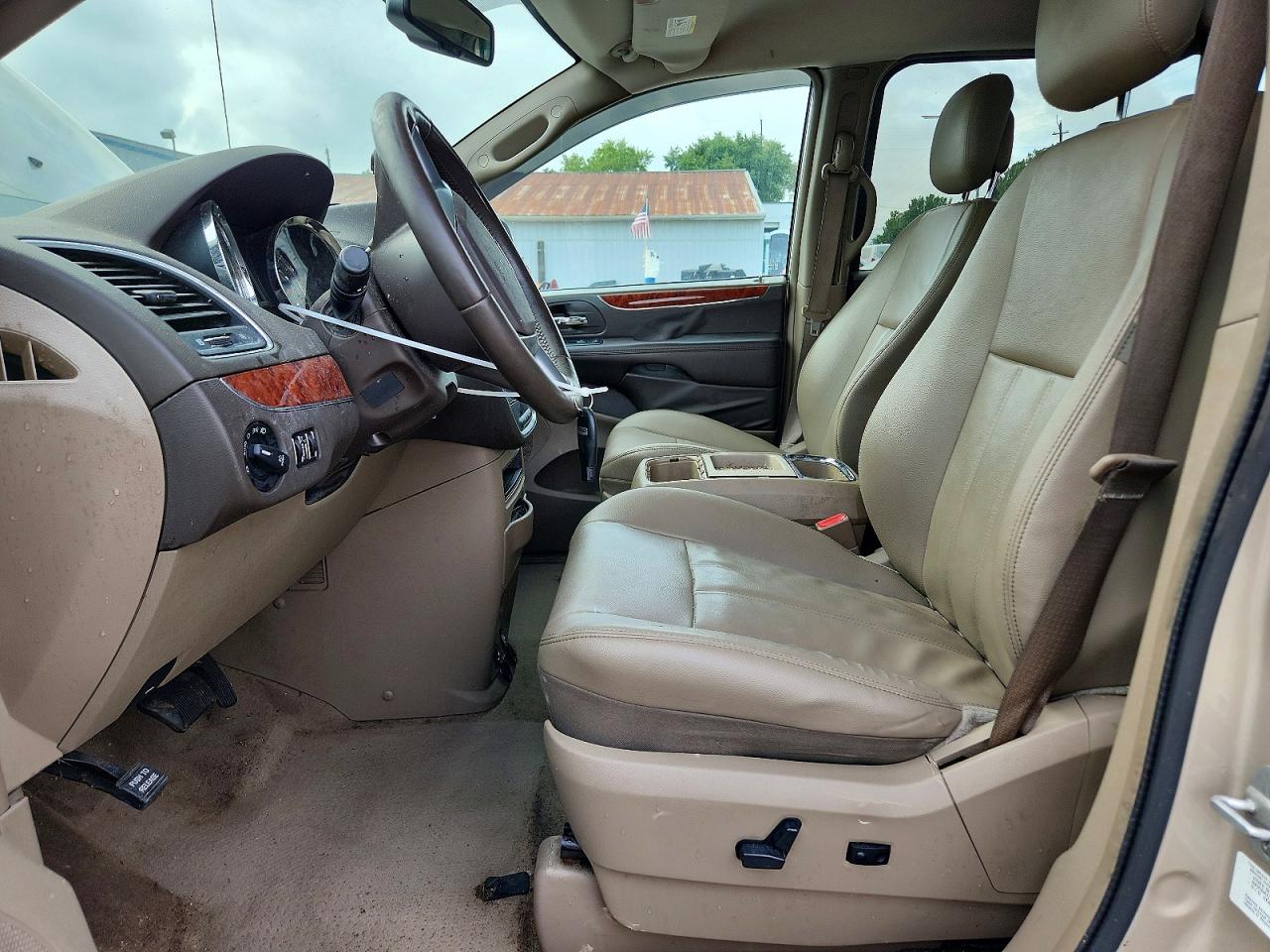2013 Chrysler Town & Country Touring Золотой vin: 2C4RC1BG7DR625280