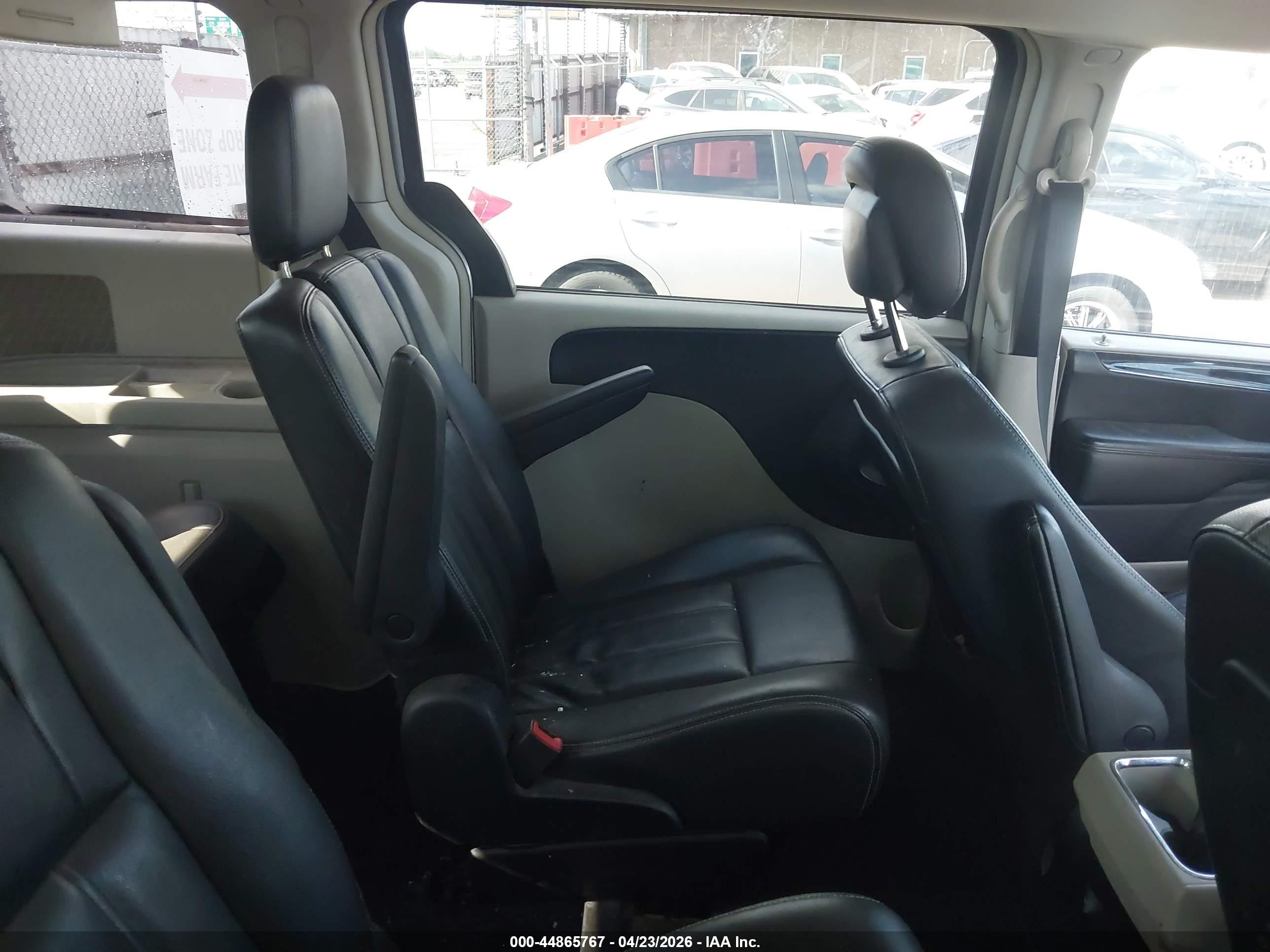 2013 Chrysler Town & Country Touring Silver vin: 2C4RC1BG7DR691036