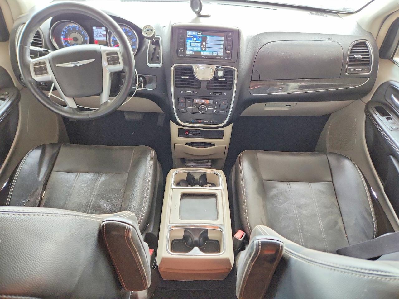 2013 Chrysler Town & Country Touring Red vin: 2C4RC1BG7DR743460