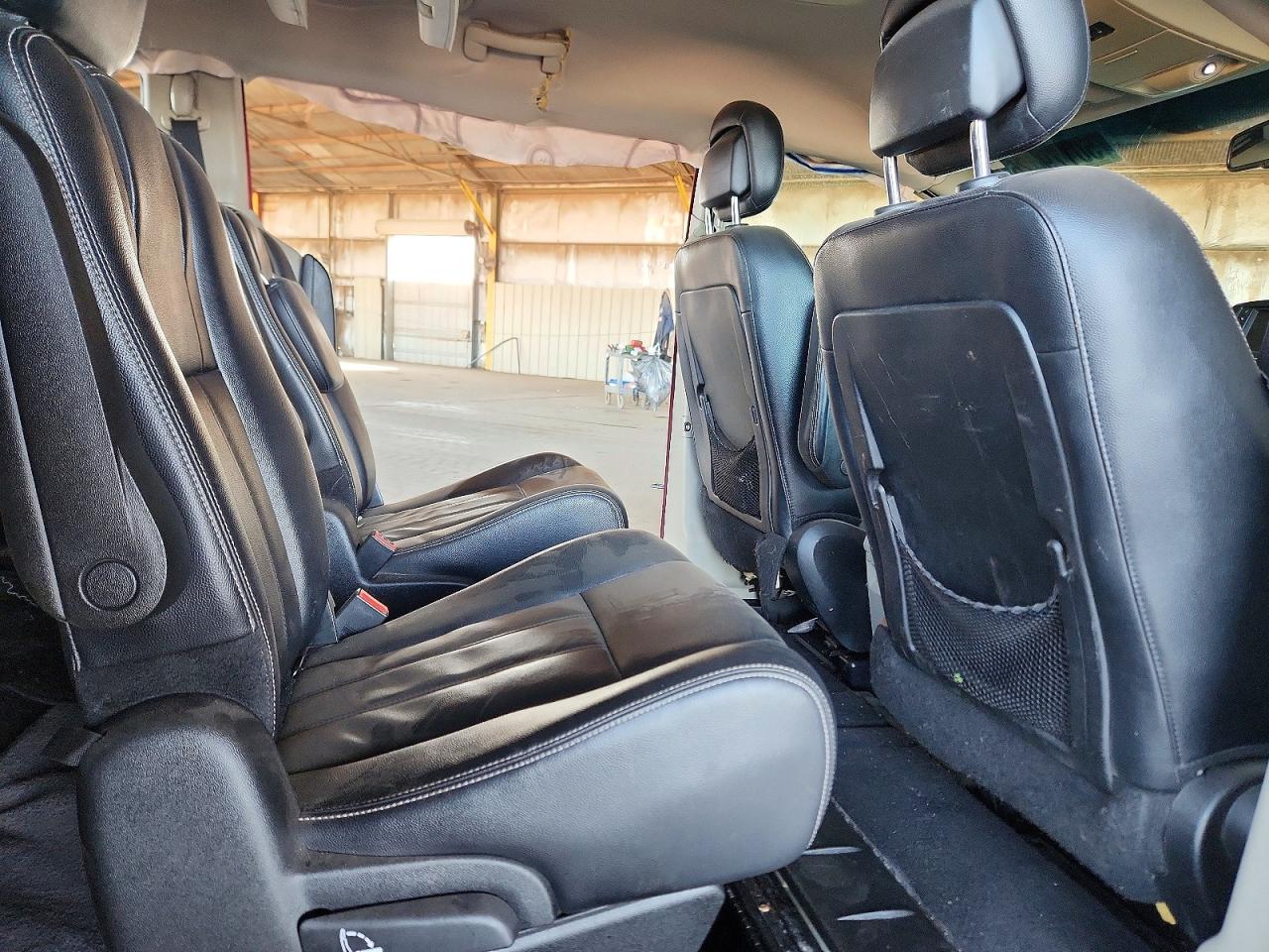2013 Chrysler Town & Country Touring Red vin: 2C4RC1BG7DR743460