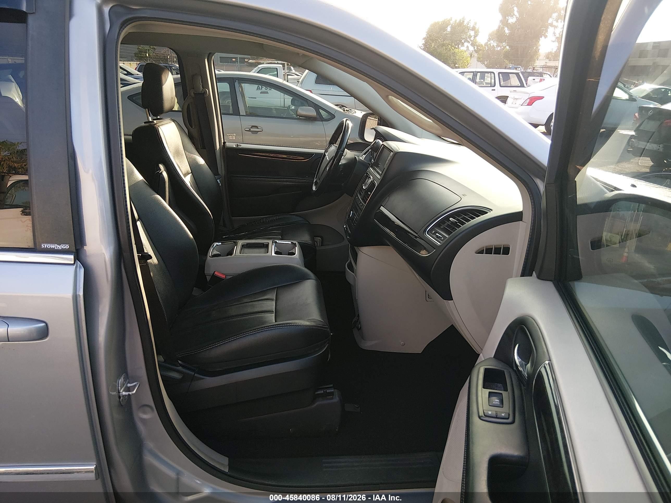 2013 Chrysler Town & Country Touring Silver vin: 2C4RC1BG7DR743801