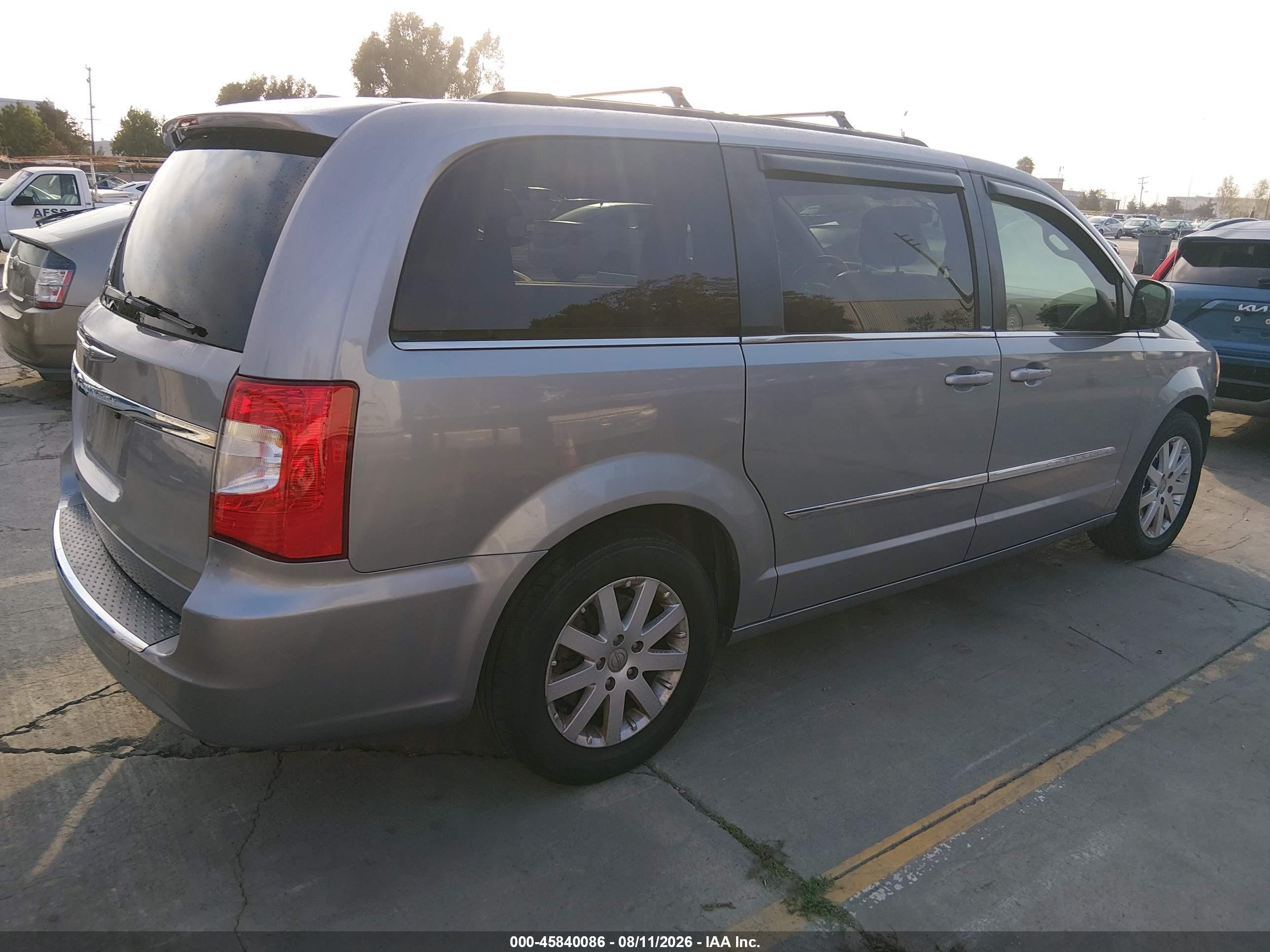 2013 Chrysler Town & Country Touring Silver vin: 2C4RC1BG7DR743801